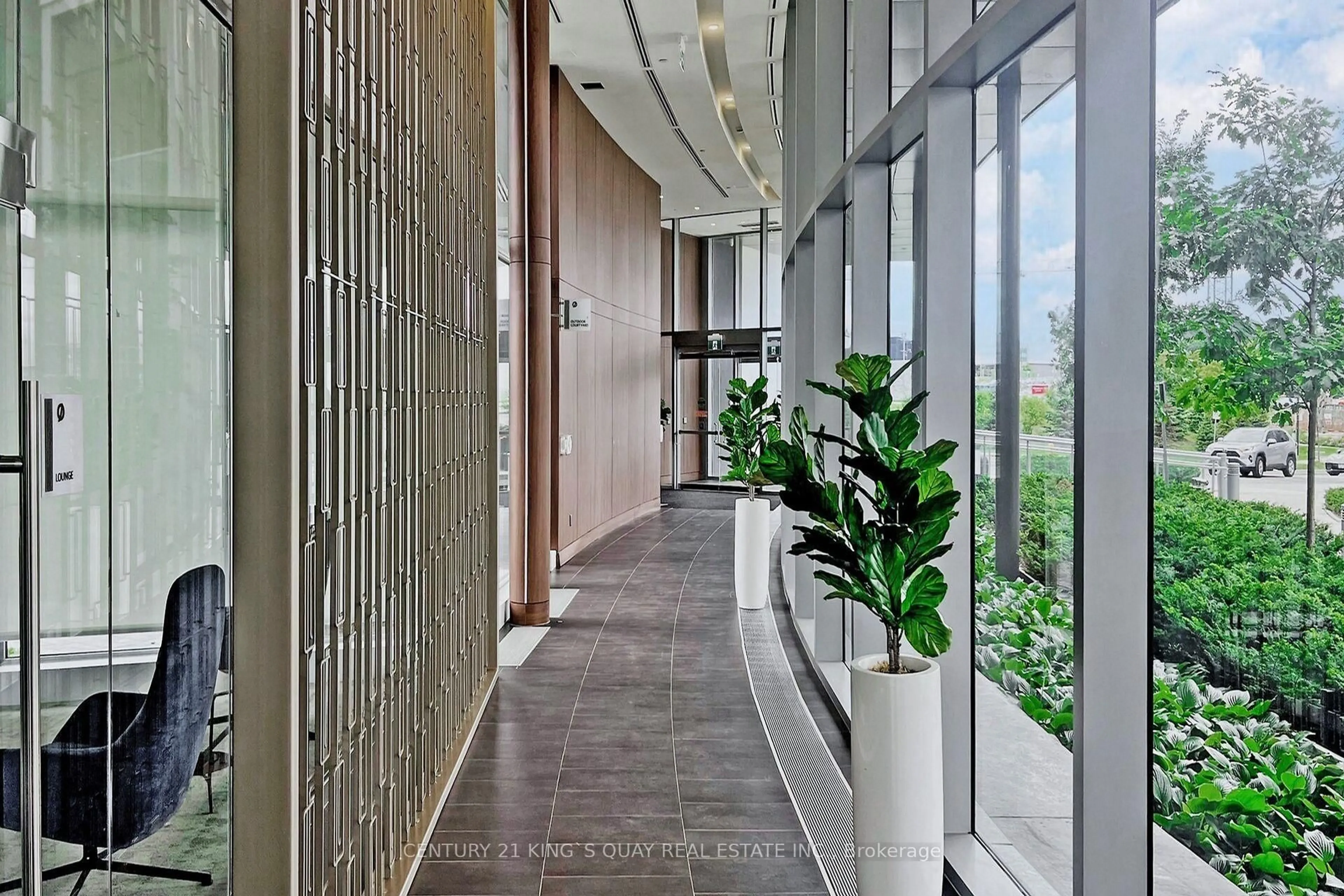 Indoor foyer for 115 McMahon Dr #811, Toronto Ontario M2K 0E3