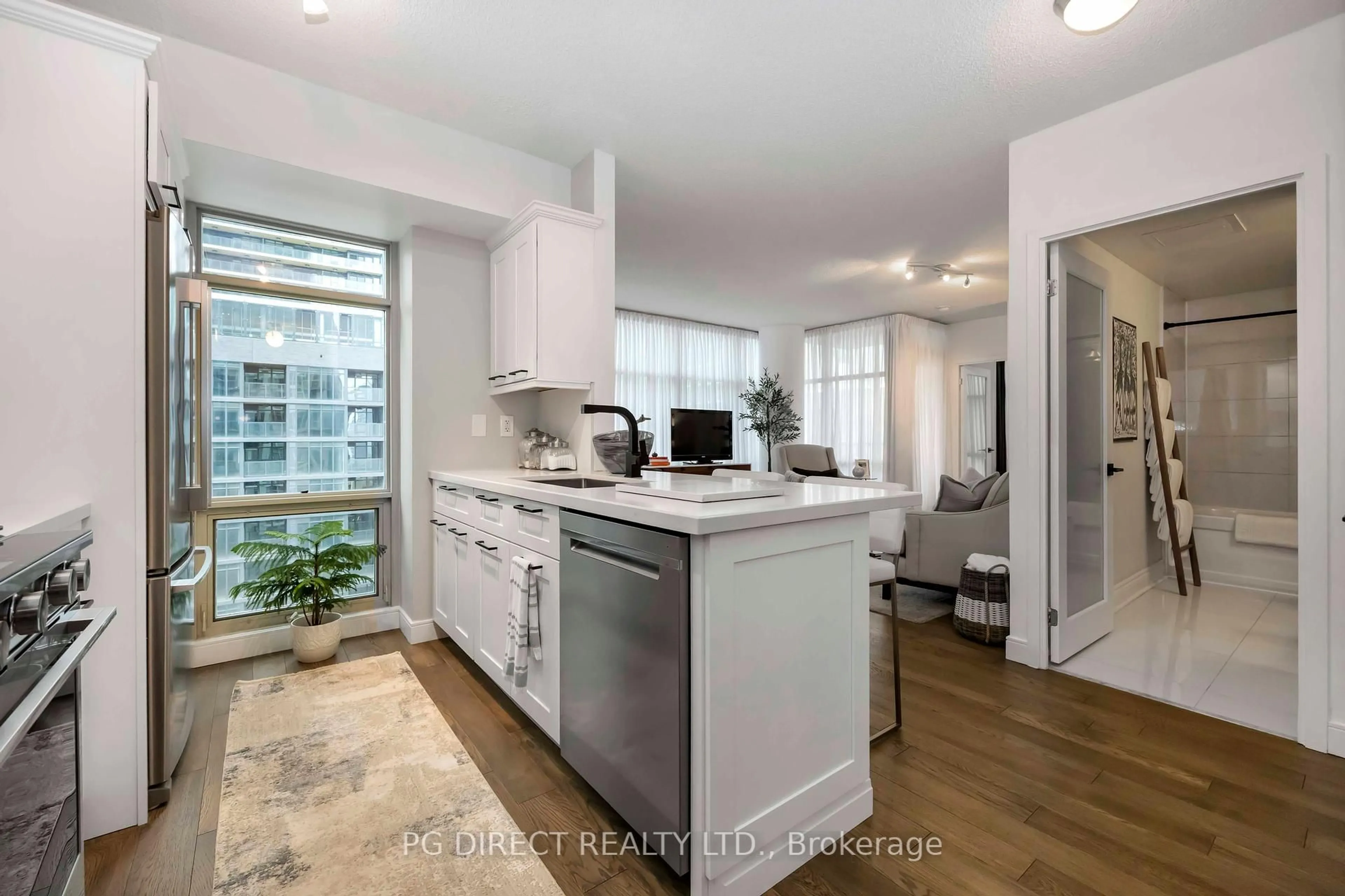 Open concept kitchen, unknown for 10 Navy Wharf Crt #1106, Toronto Ontario M5V 3V2