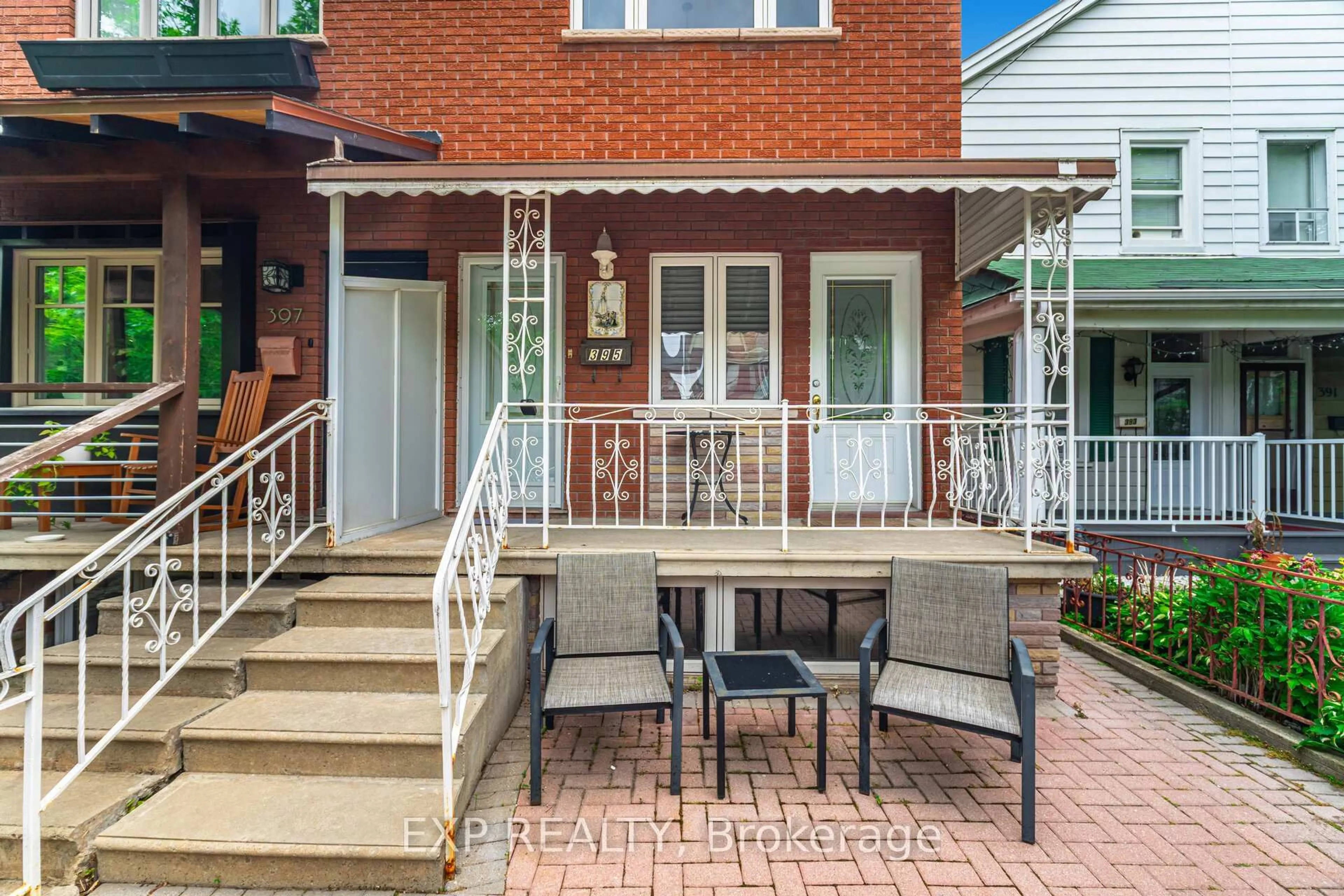 Patio, street for 395 Crawford St, Toronto Ontario M6J 2W1