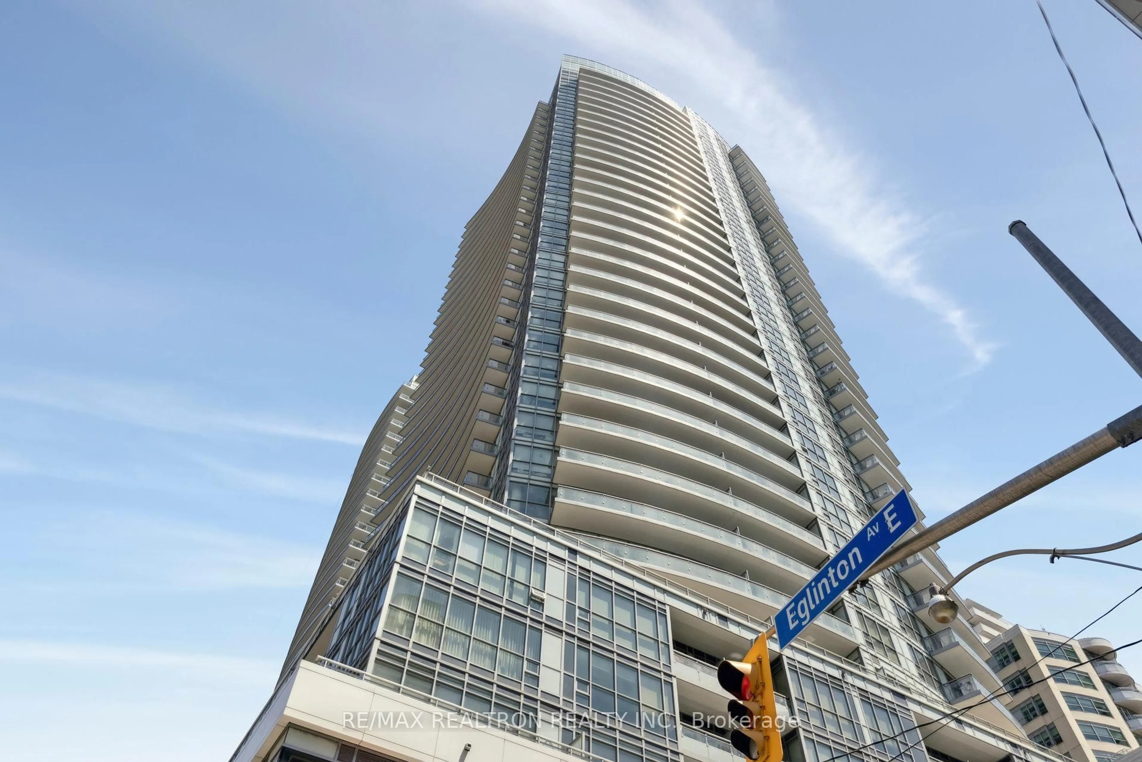 Indoor foyer for 89 Dunfield Ave #2407, Toronto Ontario M4S 0A4