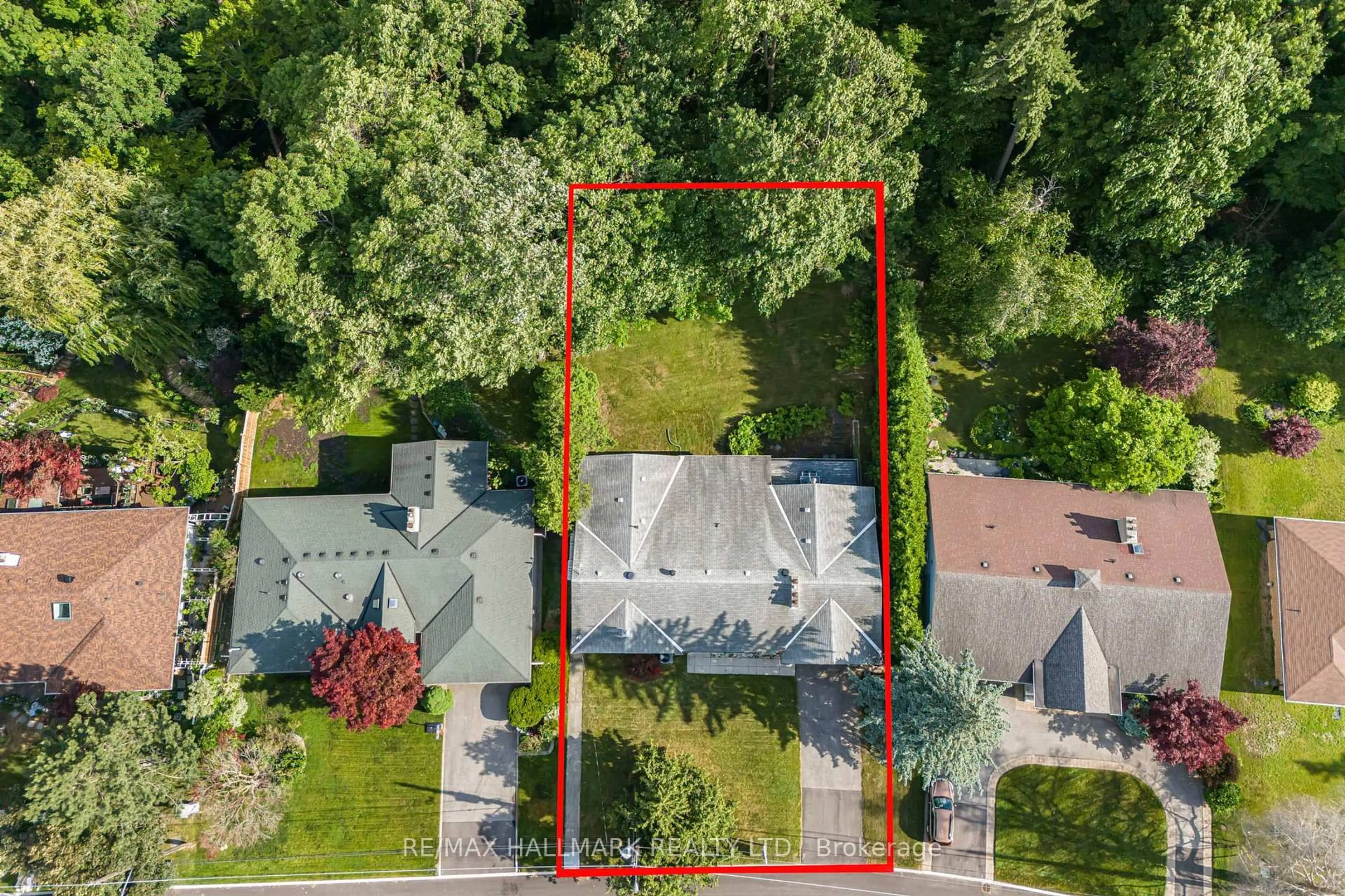 A pic from outside/outdoor area/front of a property/back of a property/a pic from drone, street for 73 Forest Grove Dr, Toronto Ontario M2K 1Z4