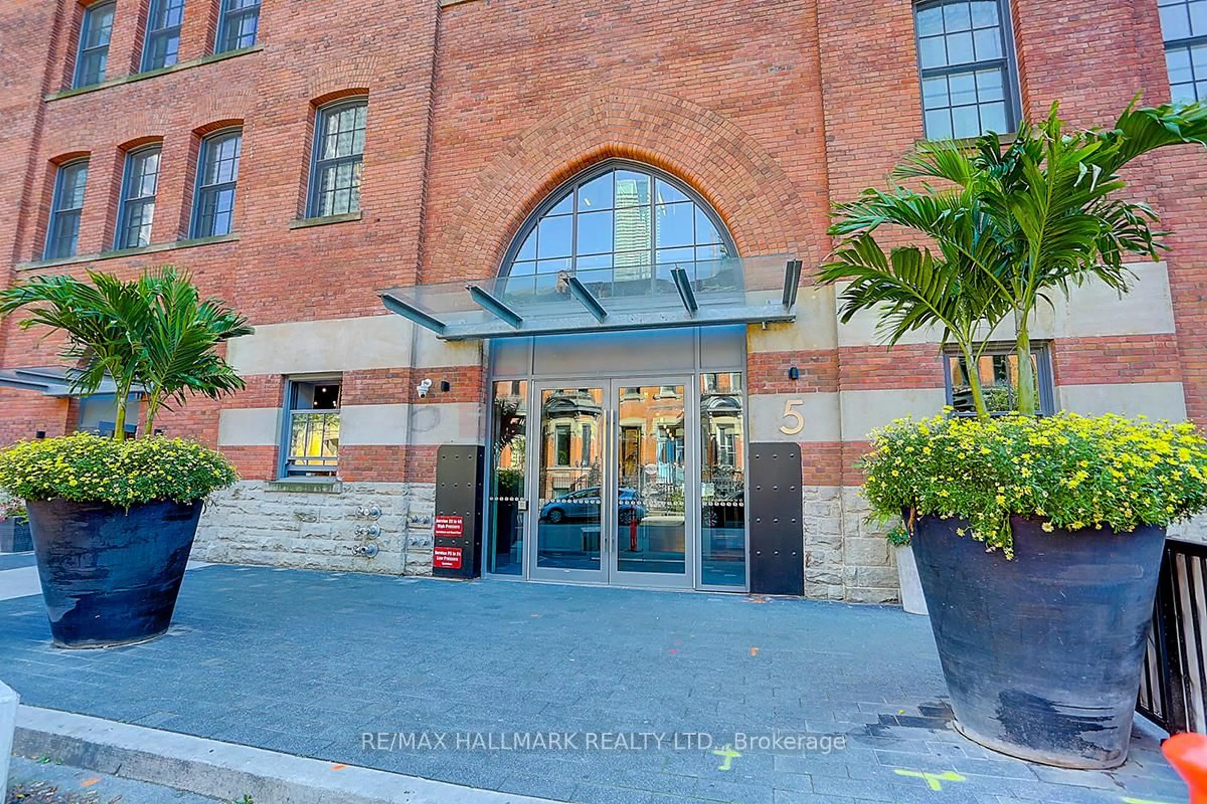 Indoor foyer for 5 St Joseph St #1806, Toronto Ontario M4Y 0B6