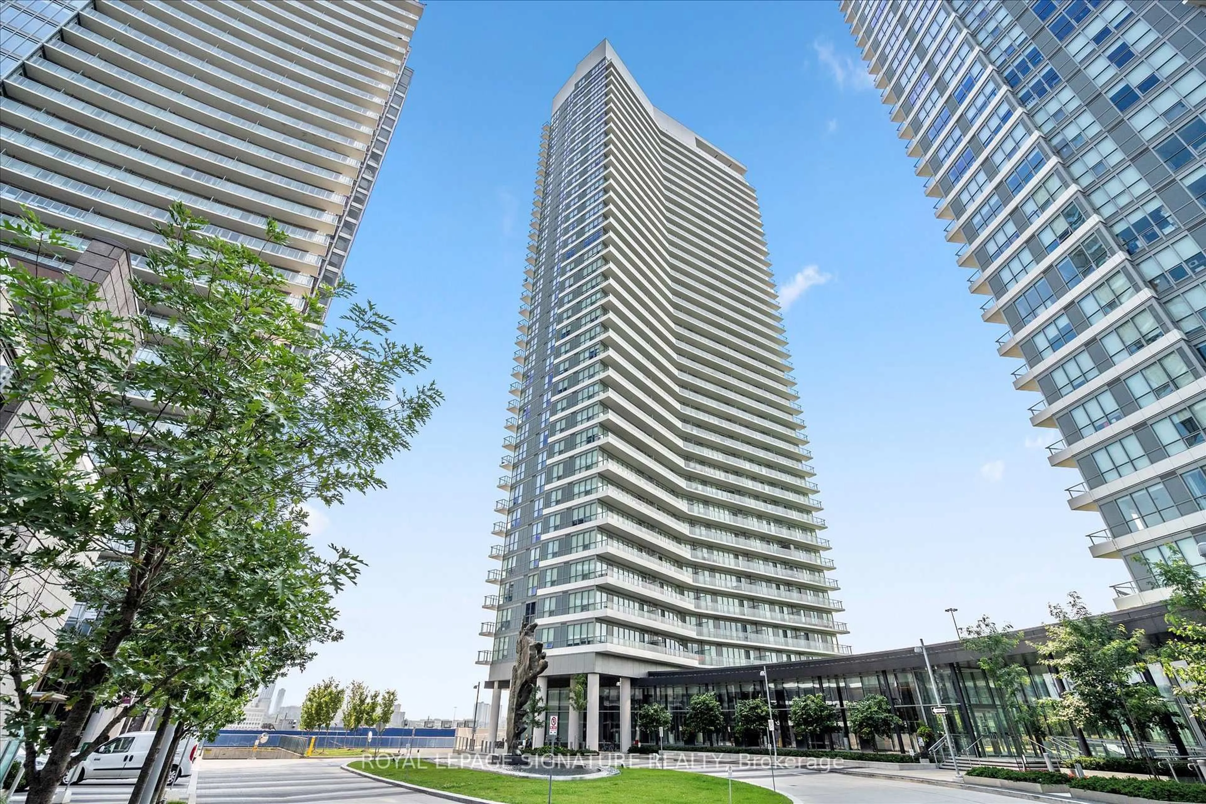 Indoor foyer for 117 McMahon Dr #2511, Toronto Ontario M2K 0E4