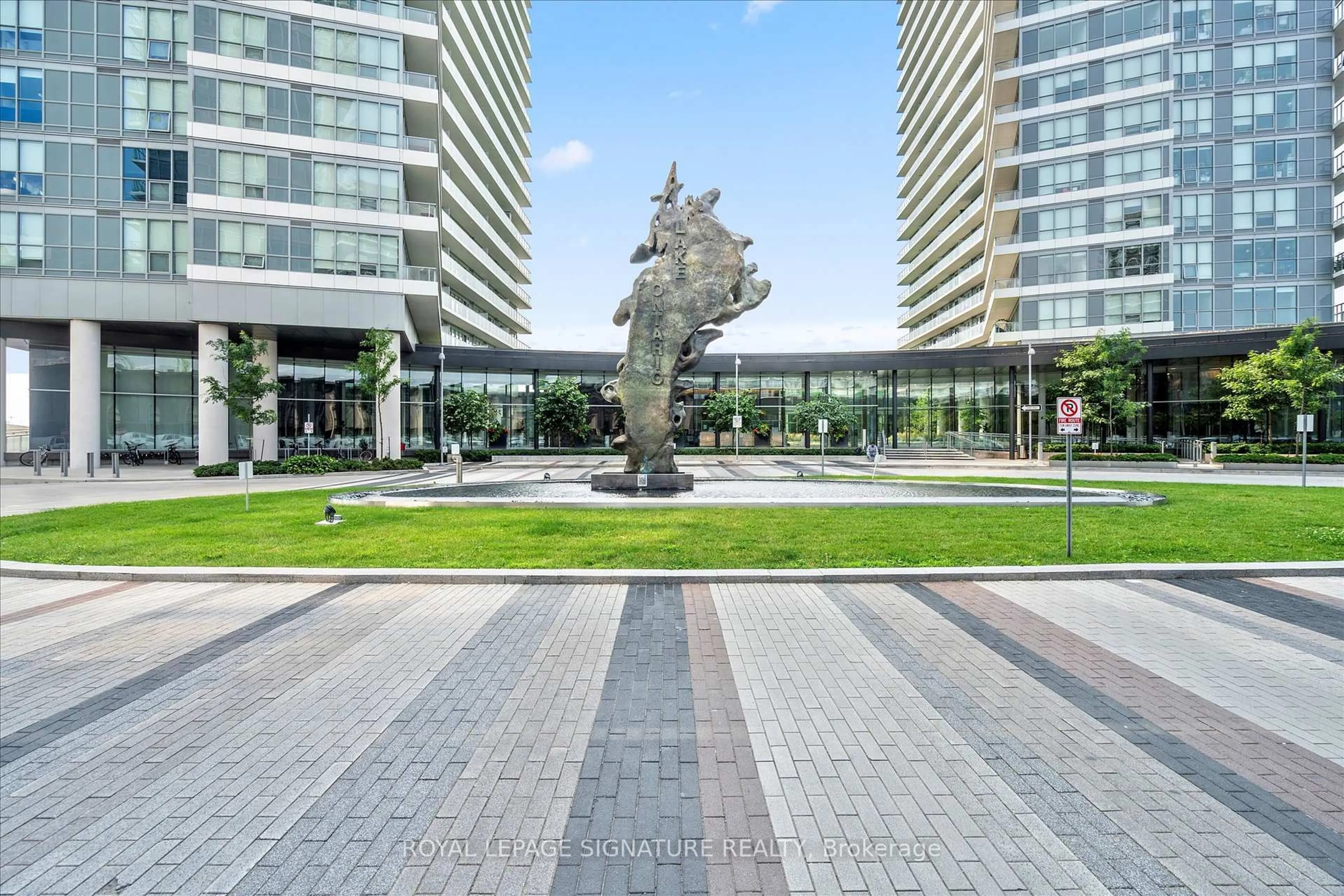 Patio, street for 117 McMahon Dr #2511, Toronto Ontario M2K 0E4