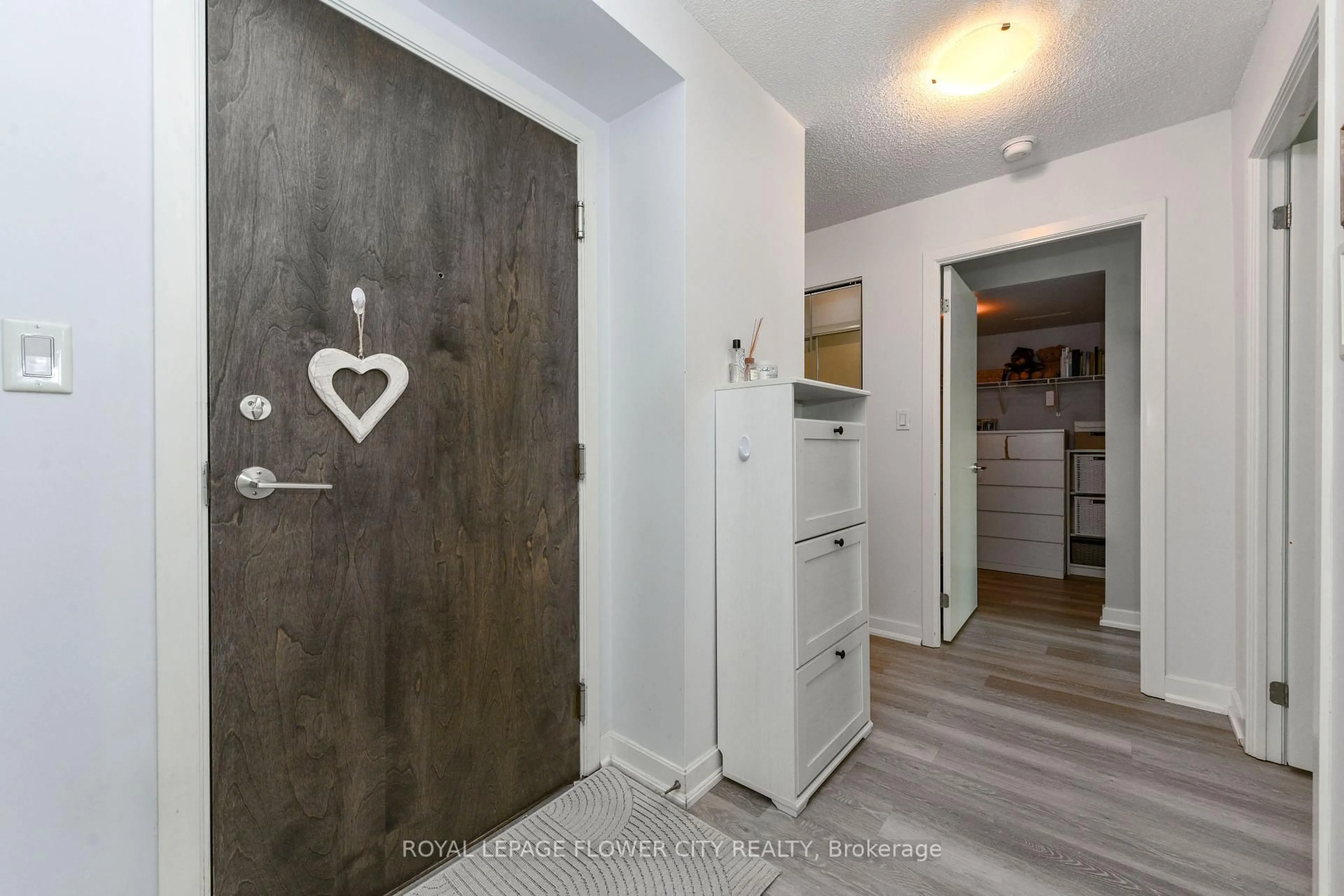 Indoor entryway for 18 Harbour St #1001, Toronto Ontario M5J 2Z6