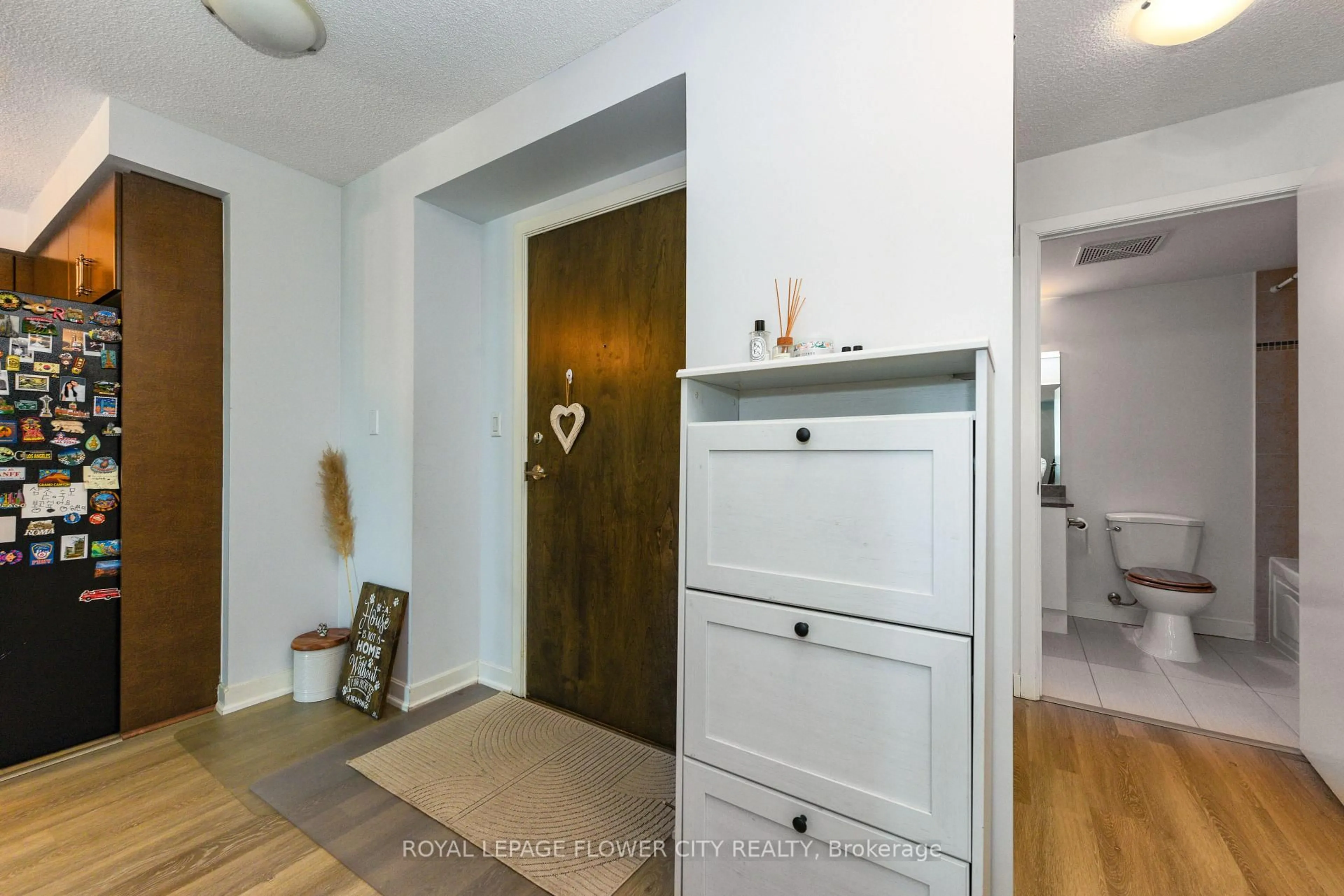Indoor entryway for 18 Harbour St #1001, Toronto Ontario M5J 2Z6