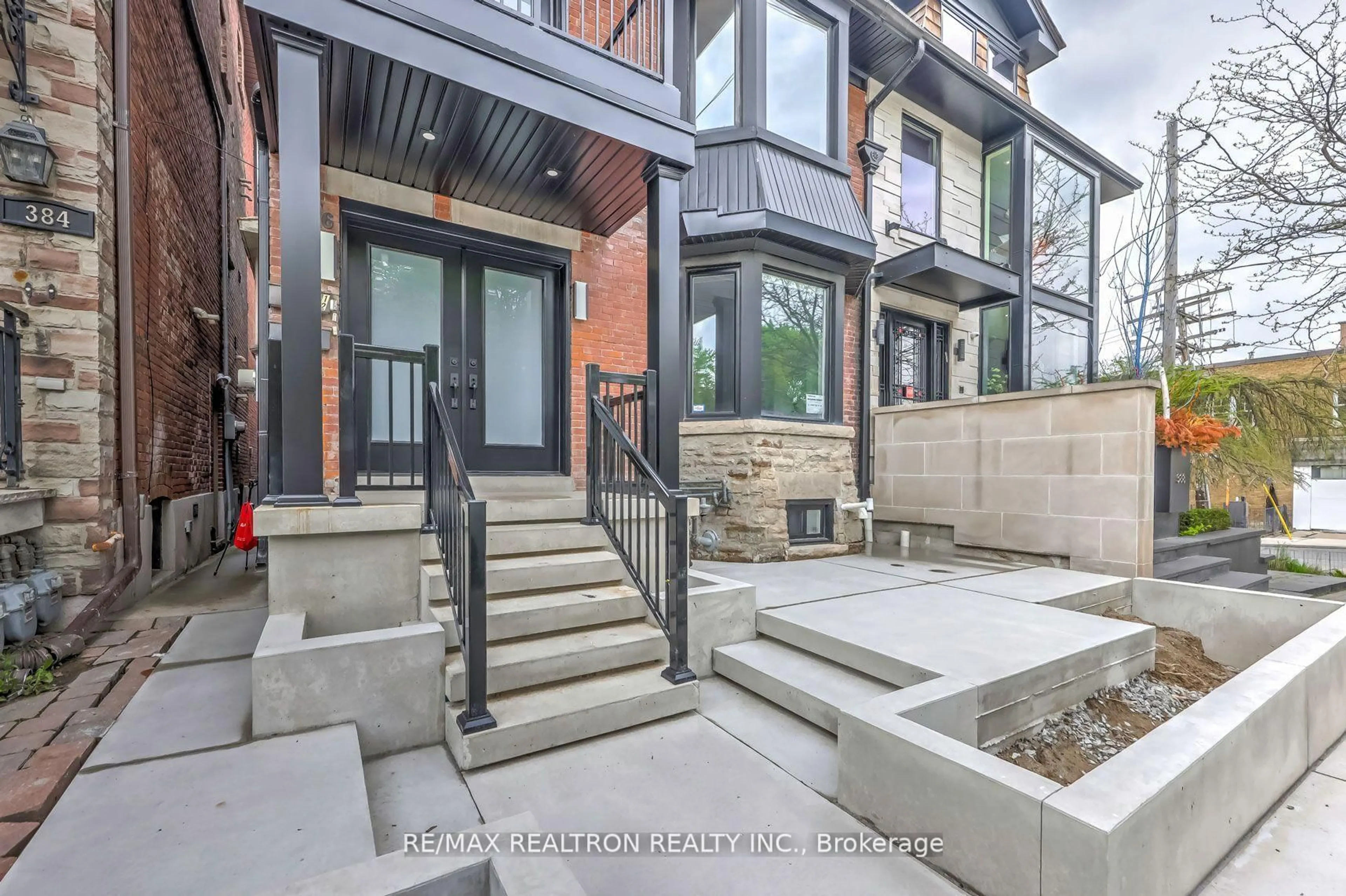 Unknown for 386 Spadina Rd, Toronto Ontario M5P 2V9
