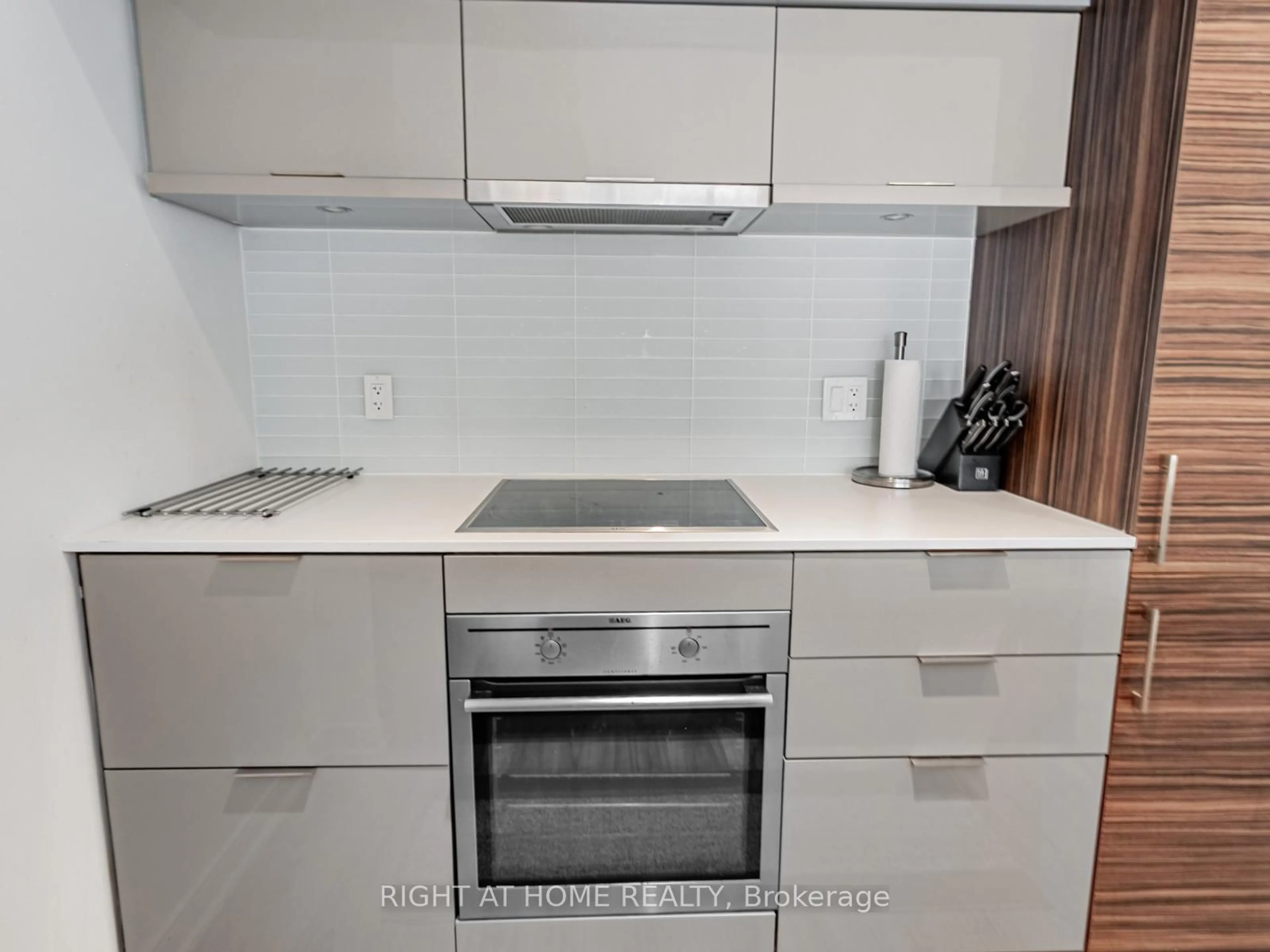 Standard kitchen, unknown for 88 Scott St #813, Toronto Ontario M5E 0A9