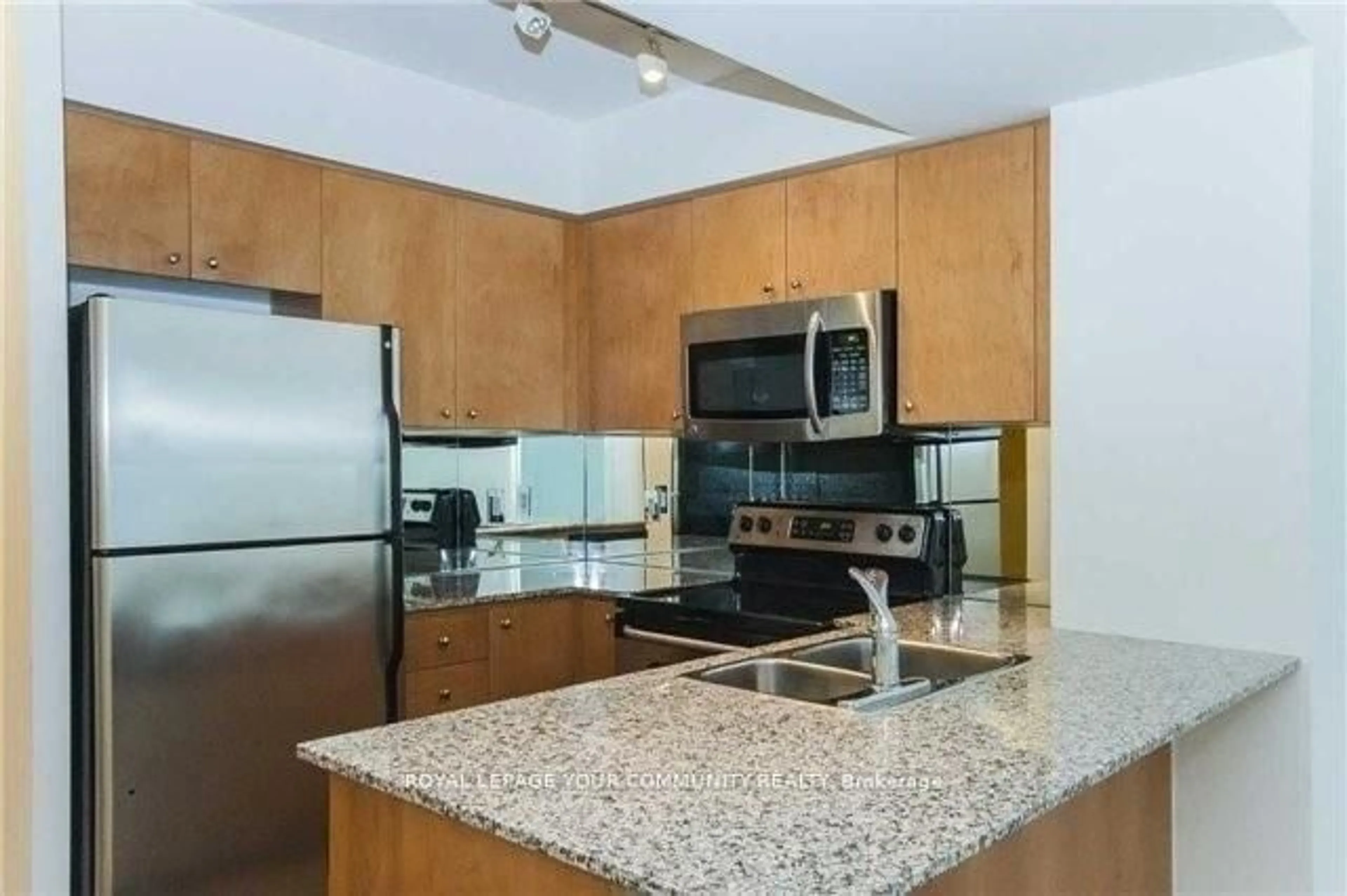 Standard kitchen, unknown for 8 Scollard St #606, Toronto Ontario M5R 1M2