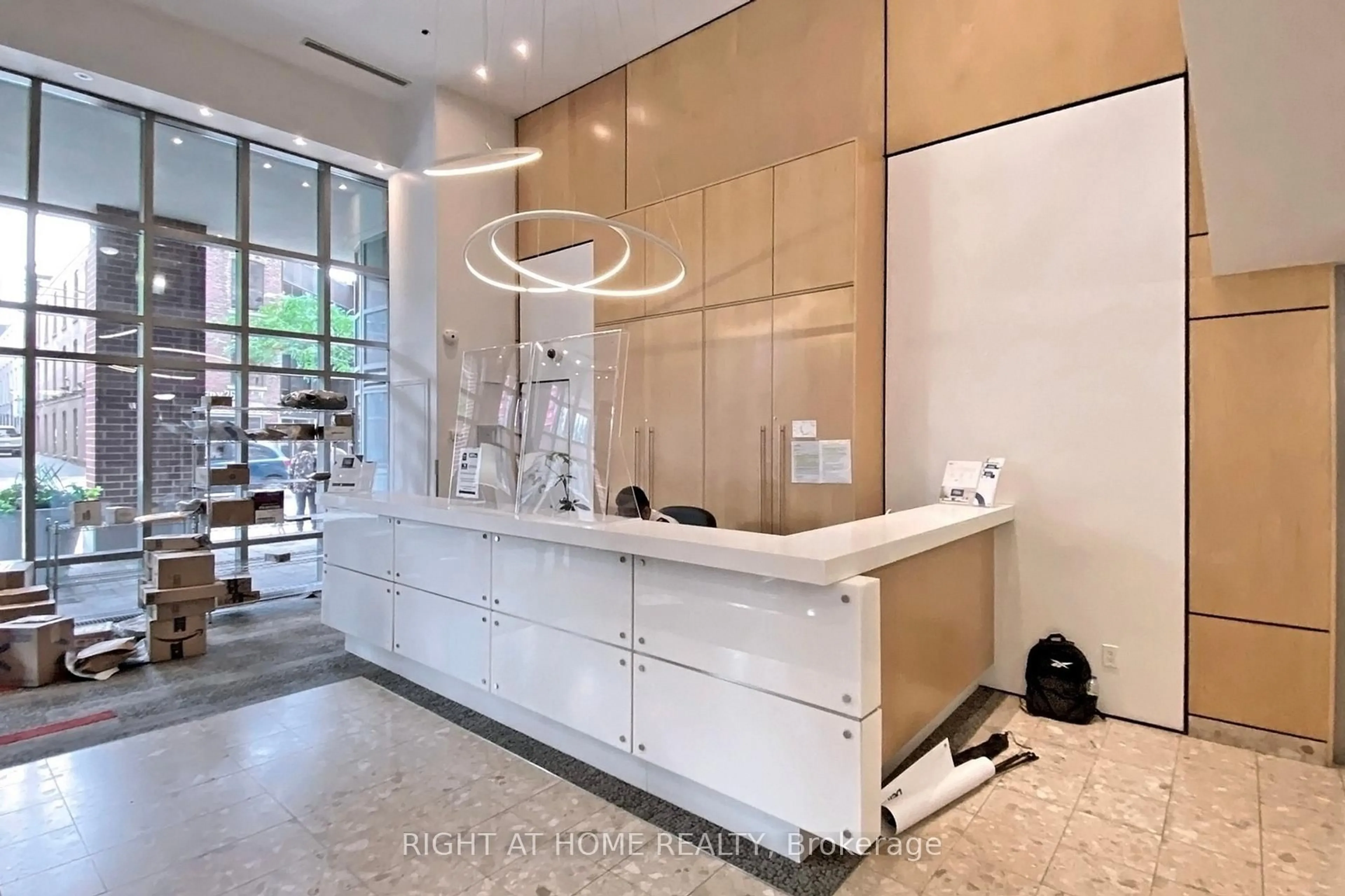 Unknown for 255 Richmond St #401, Toronto Ontario M5A 4T7