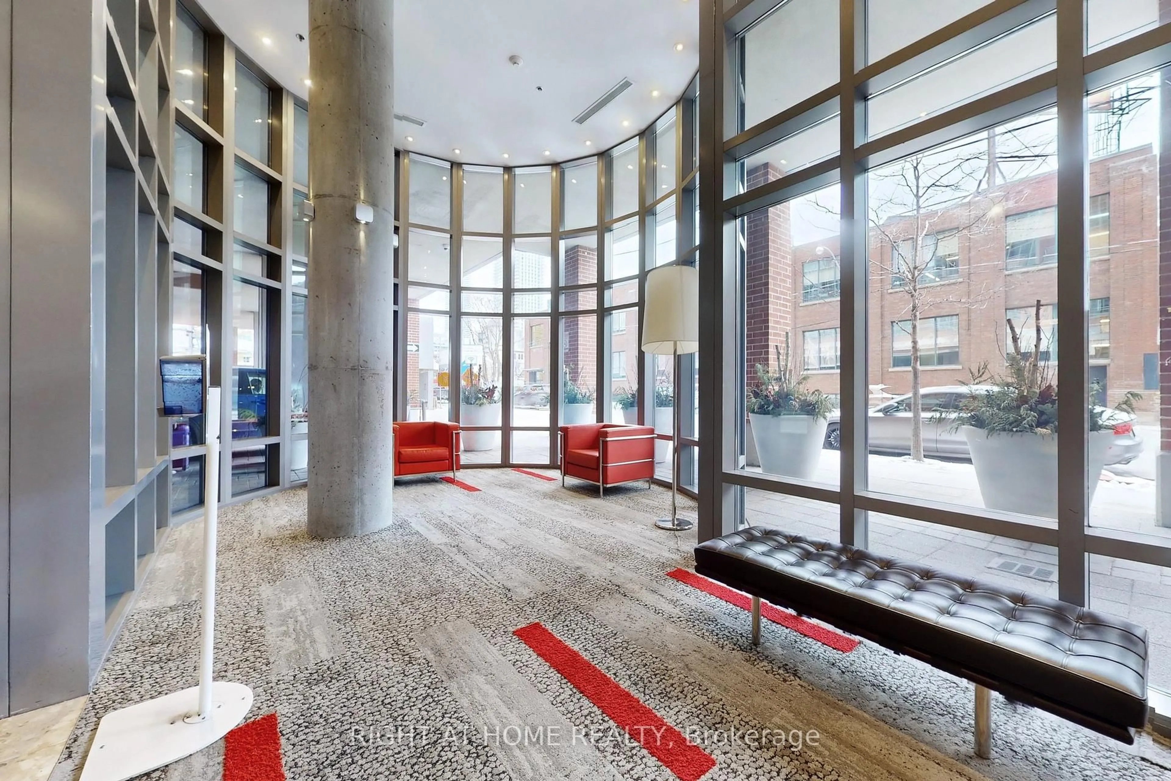 Indoor foyer for 255 Richmond St #401, Toronto Ontario M5A 4T7