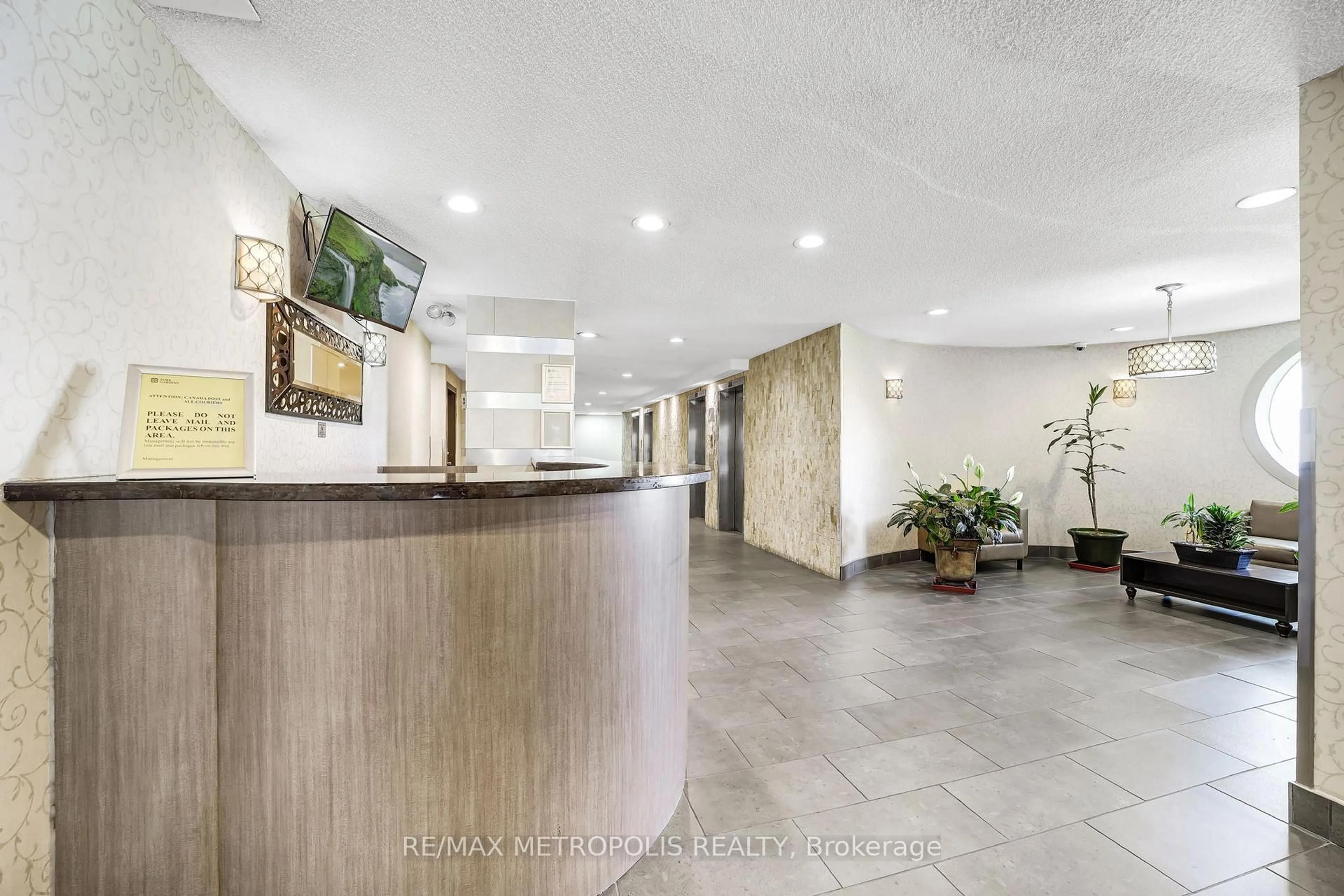 Lobby for 5 Parkway Forest Dr #303, Toronto Ontario M2J 1L2