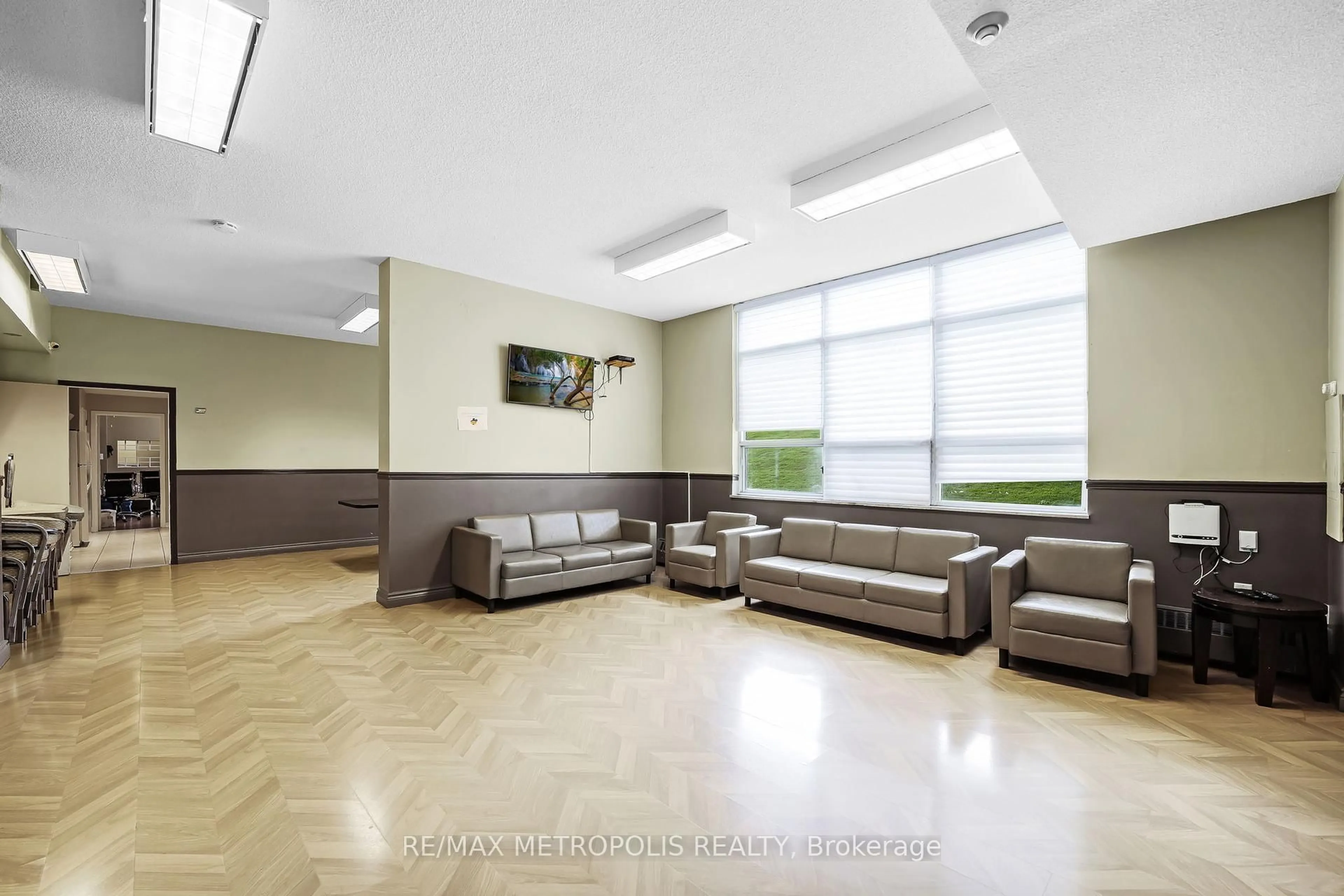 Lobby for 5 Parkway Forest Dr #303, Toronto Ontario M2J 1L2