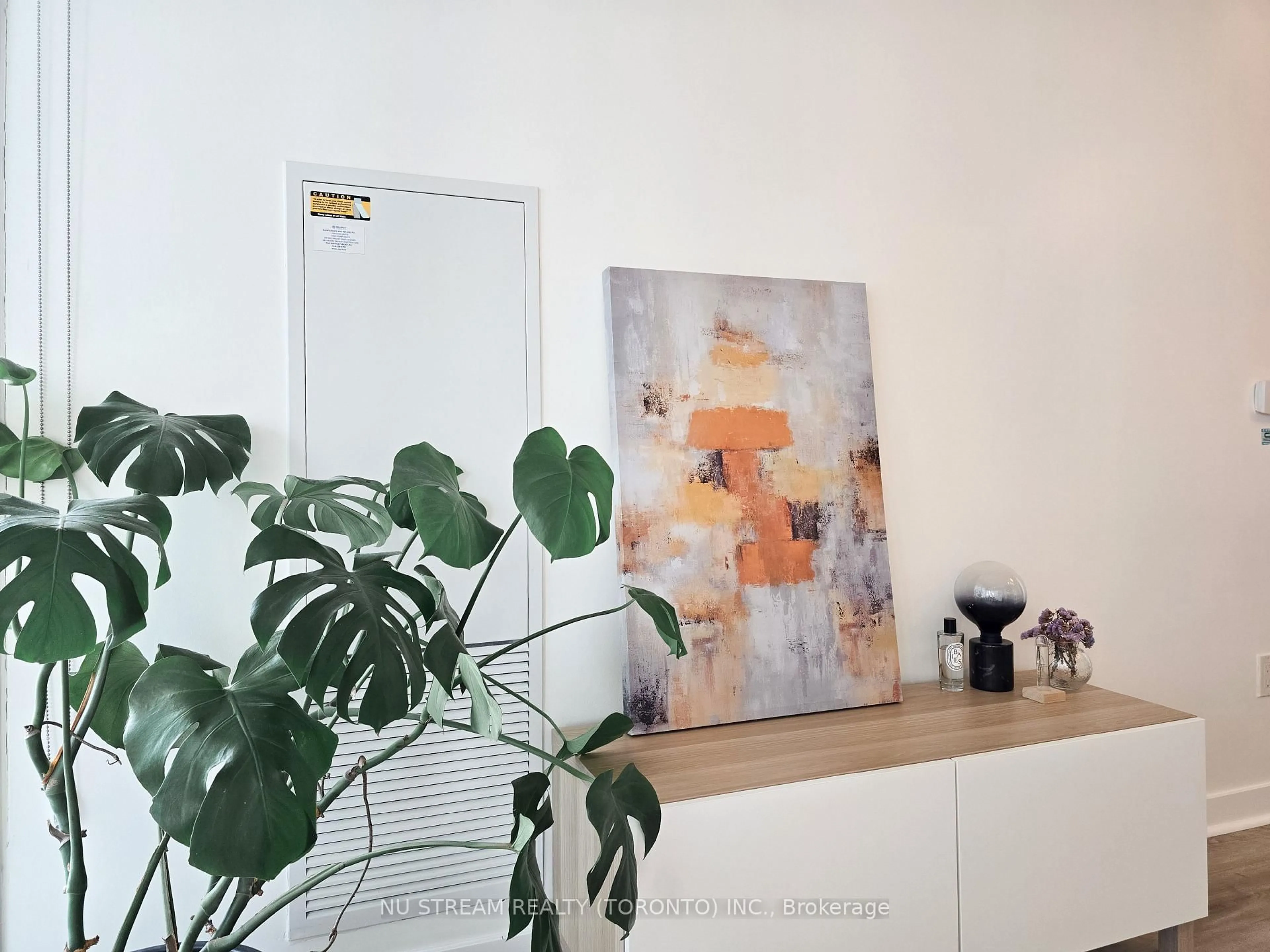 Indoor entryway for 115 Mcmahon Dr #606, Toronto Ontario M2K 0E3