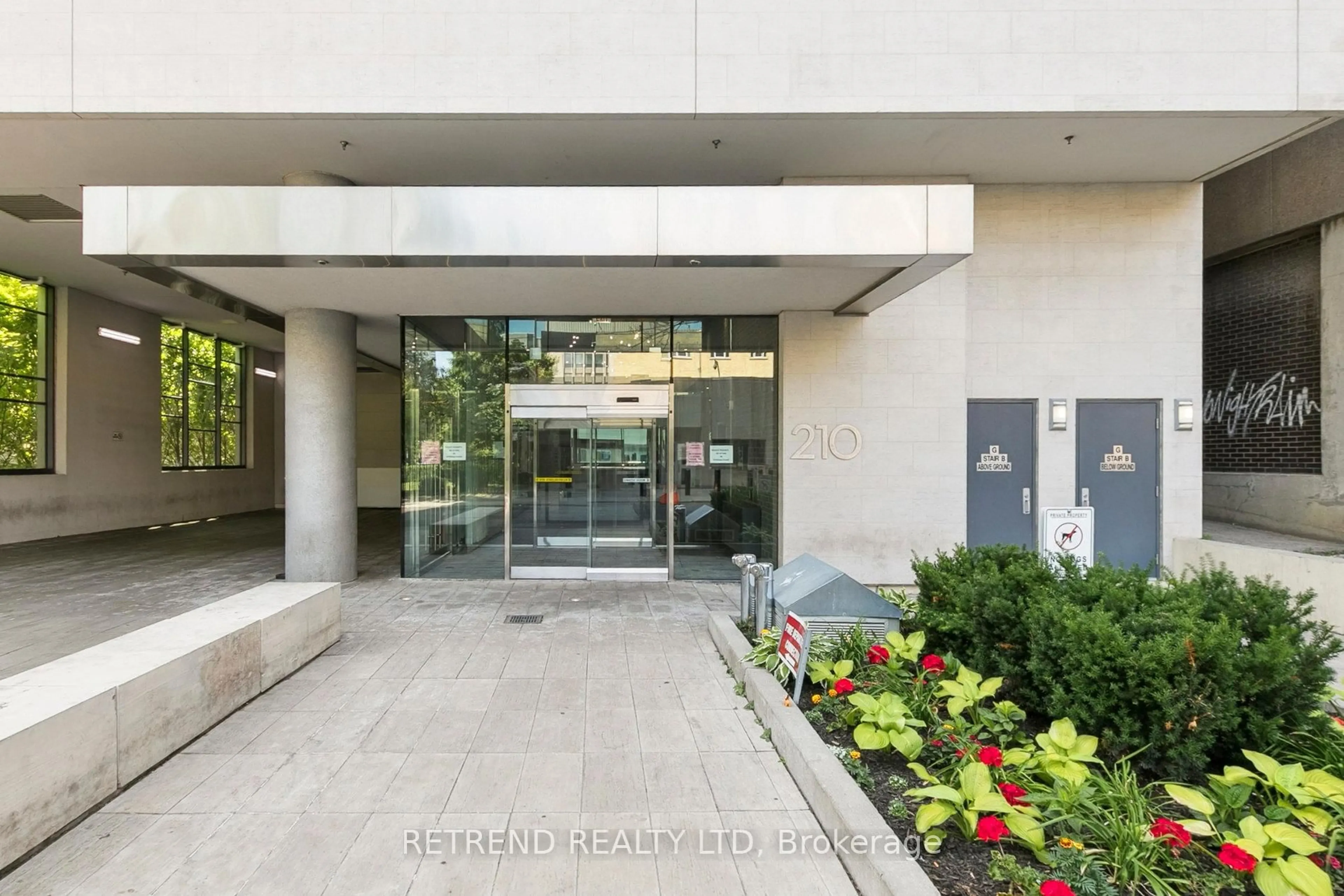 Indoor foyer for 210 Simcoe St #514, Toronto Ontario M5T 0A9