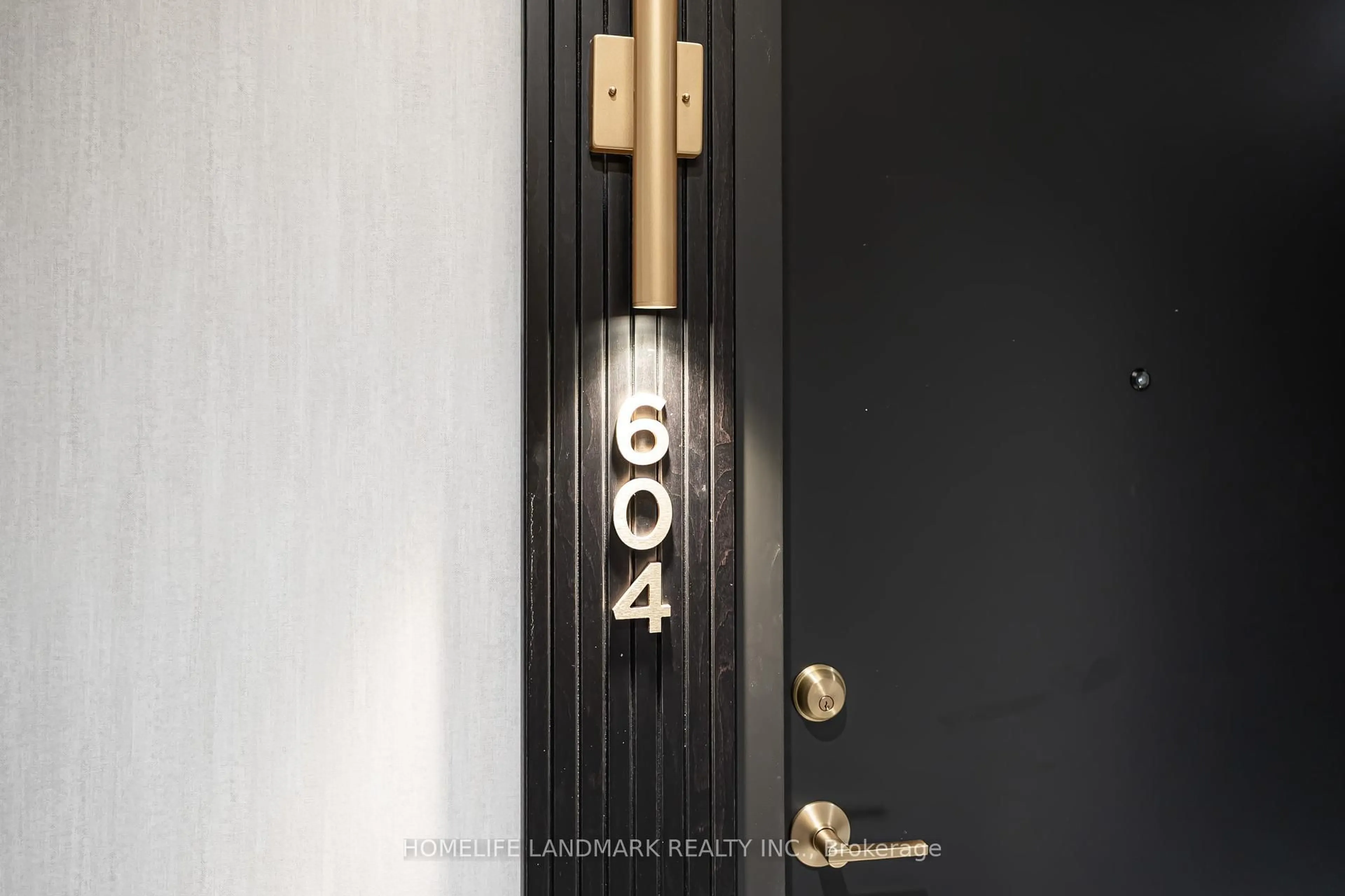 Indoor entryway for 1200 Dundas St #604, Toronto Ontario M6J 1X4