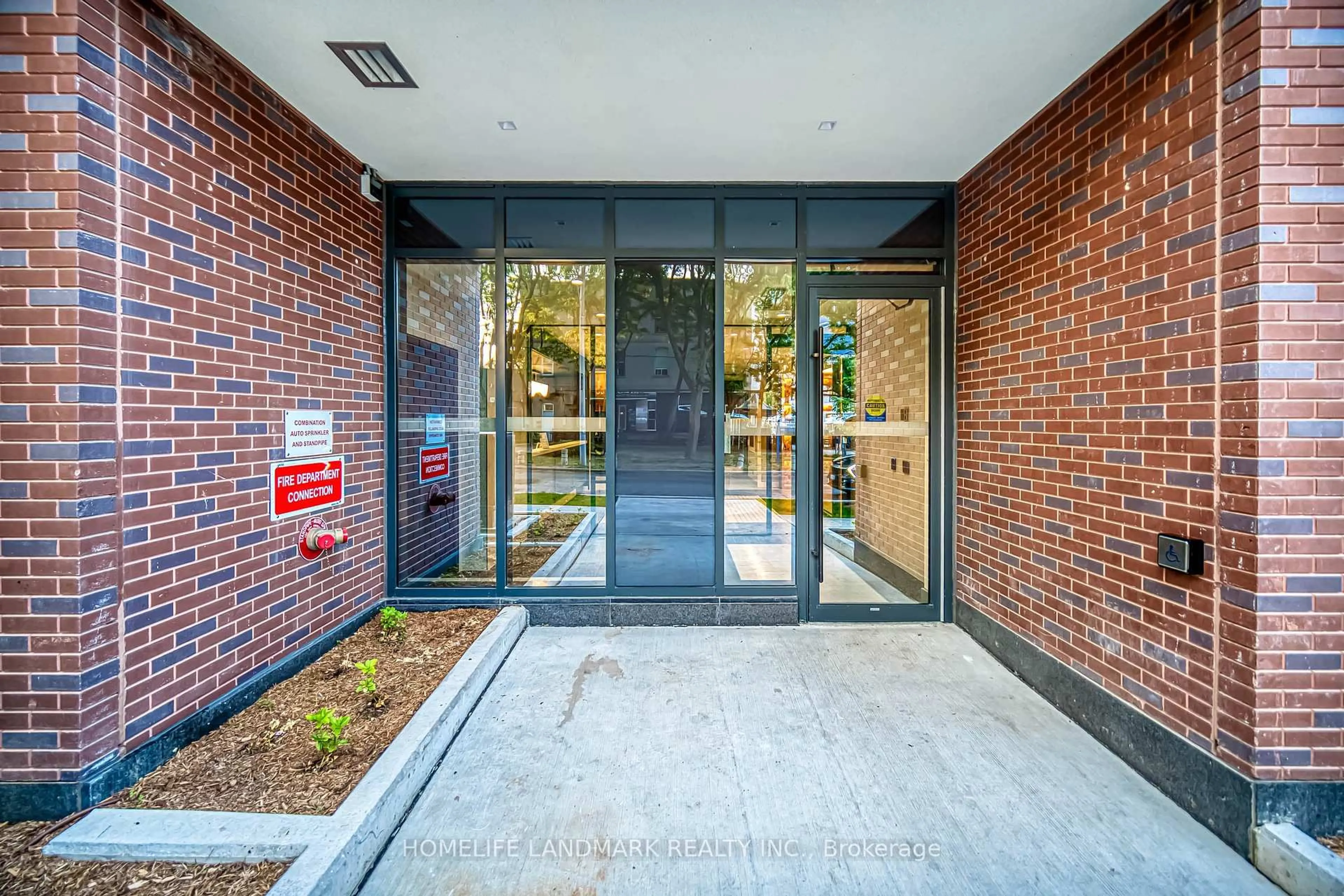 Indoor foyer for 1200 Dundas St #407, Toronto Ontario M6J 1X4