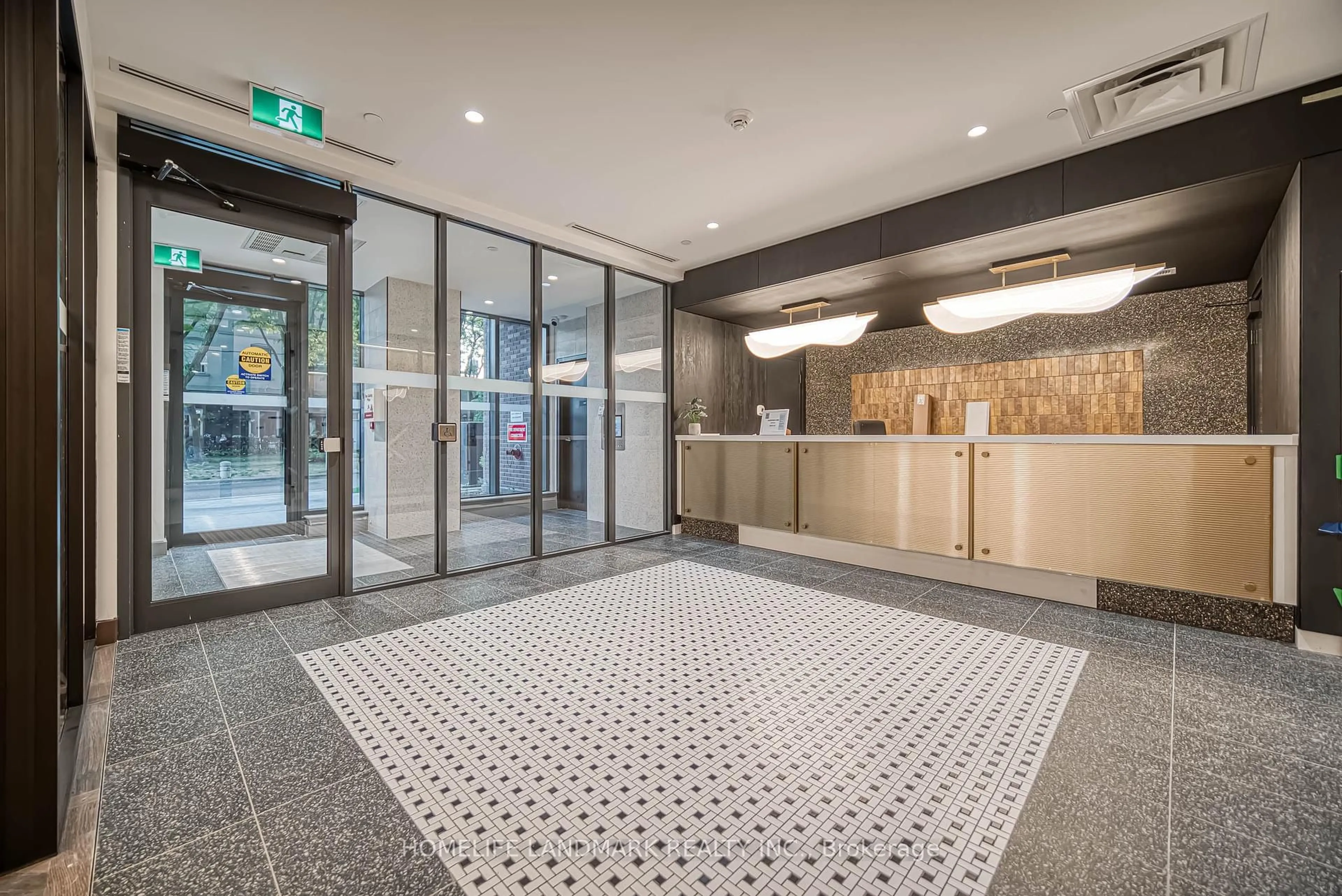 Indoor foyer for 1200 Dundas St #407, Toronto Ontario M6J 1X4