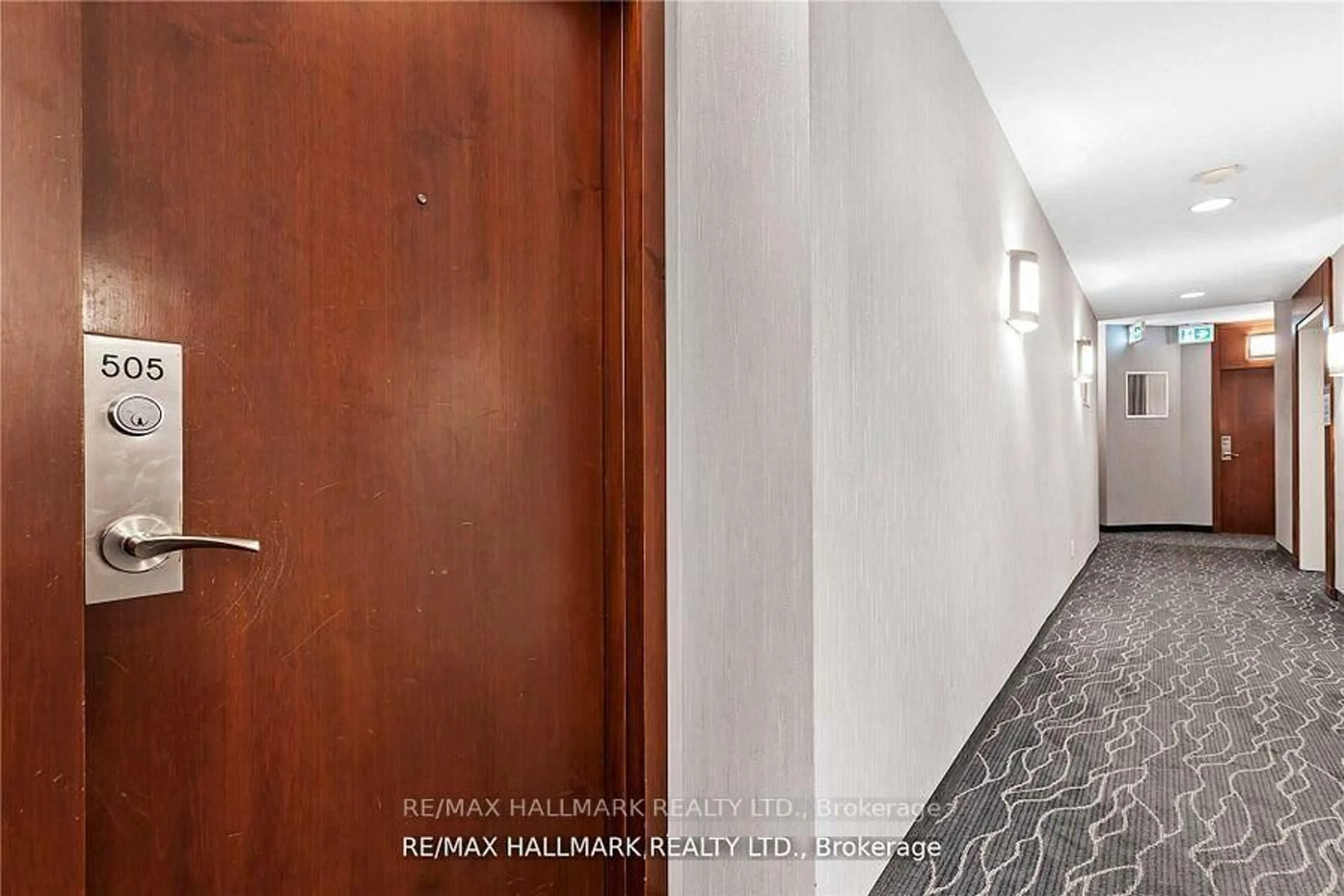 Indoor foyer for 1121 Bay St #505, Toronto Ontario M5S 3L9