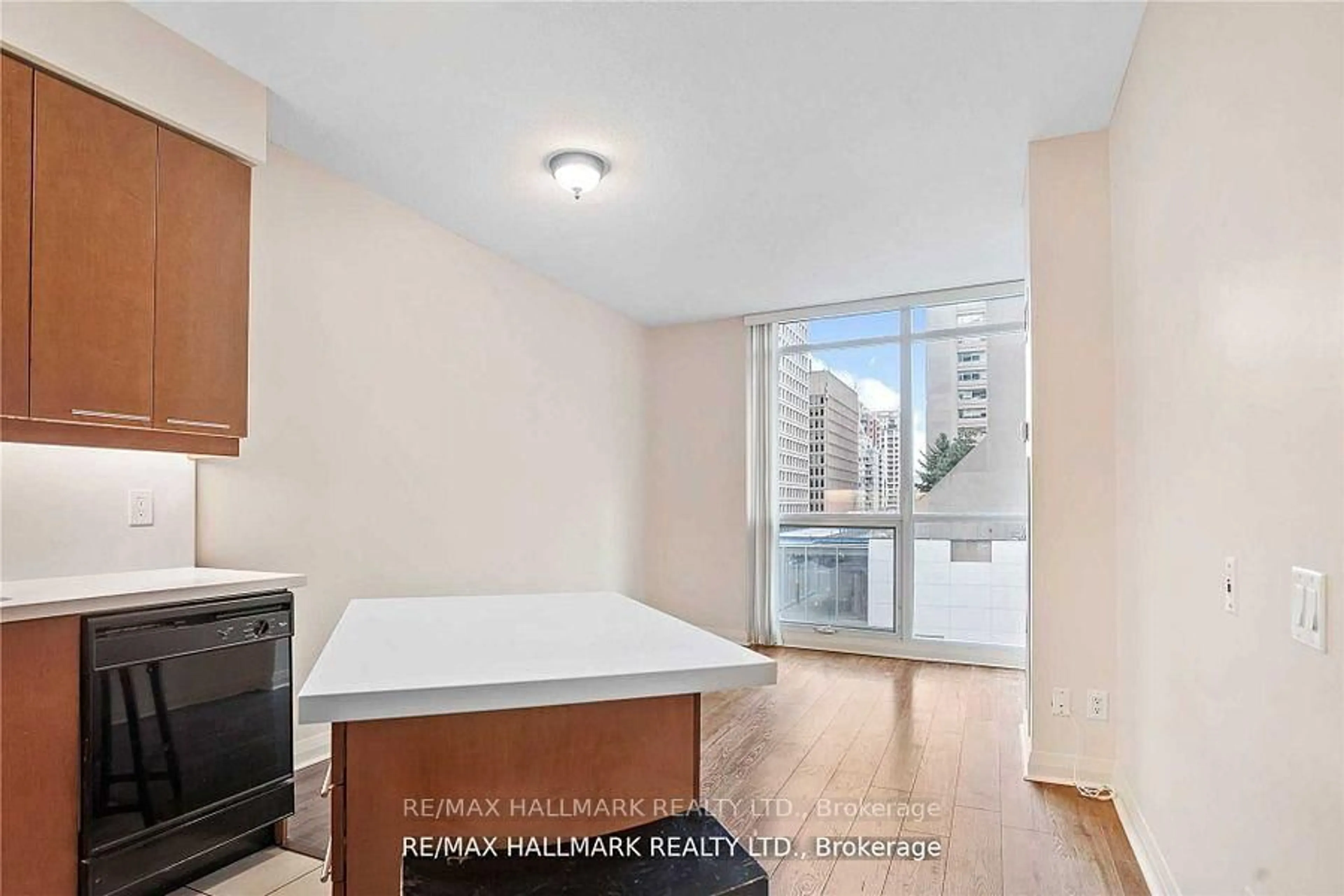 Standard kitchen, unknown for 1121 Bay St #505, Toronto Ontario M5S 3L9