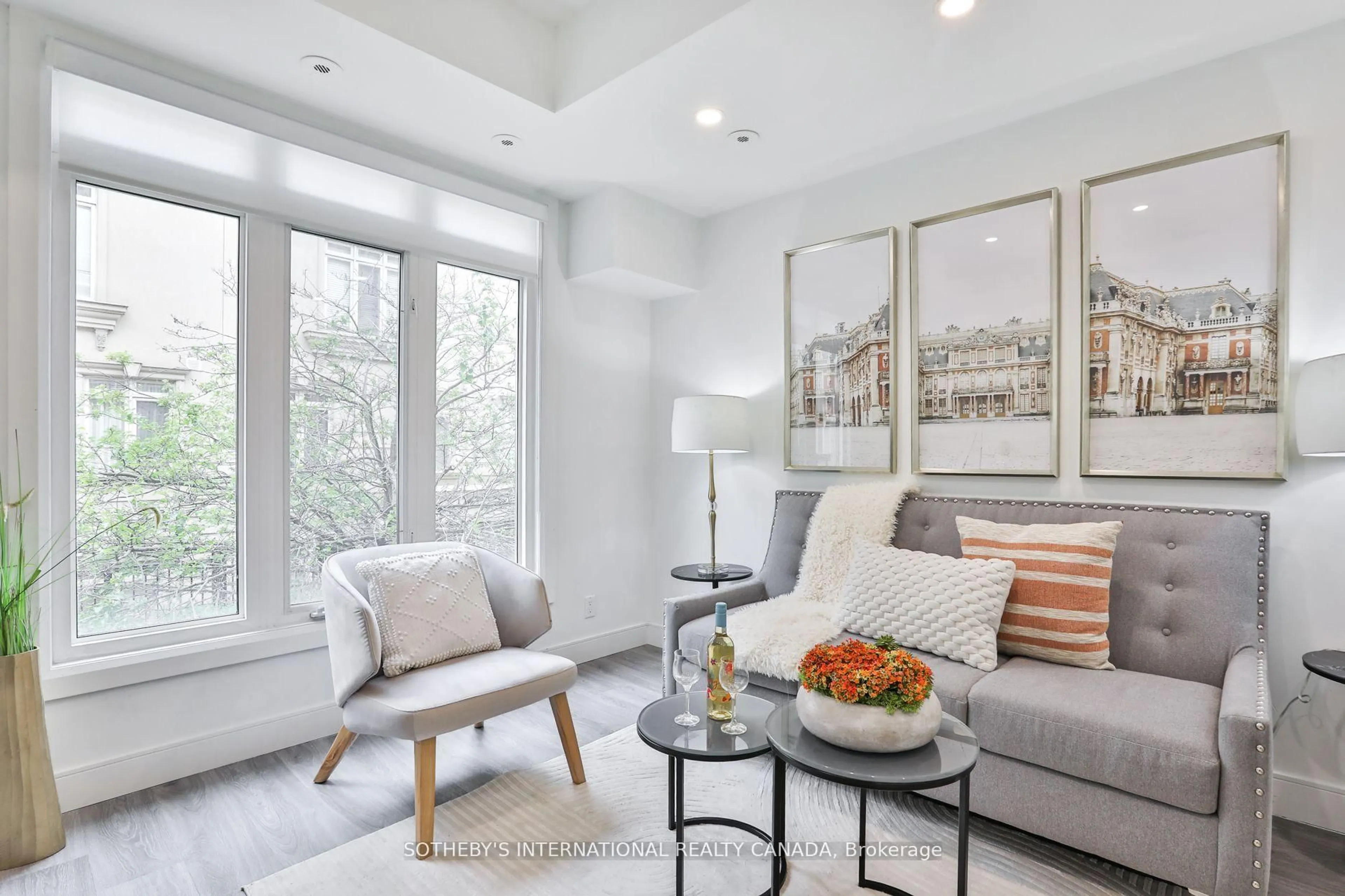 Living room with furniture, unknown for 98 Carr St #TH06, Toronto Ontario M5T 1B7