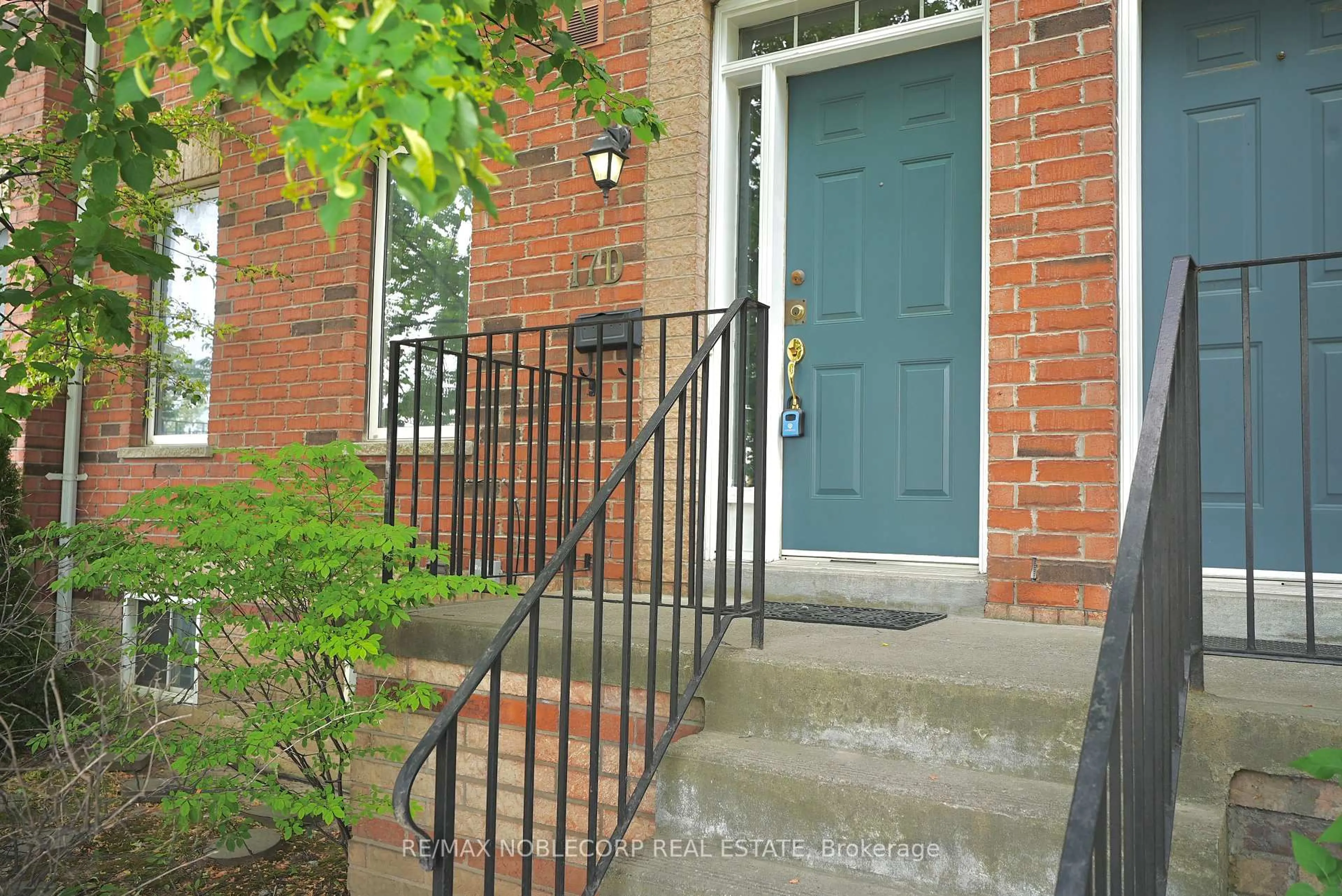 Unknown for 17 Overlea Blvd, Toronto Ontario M4H 1R4