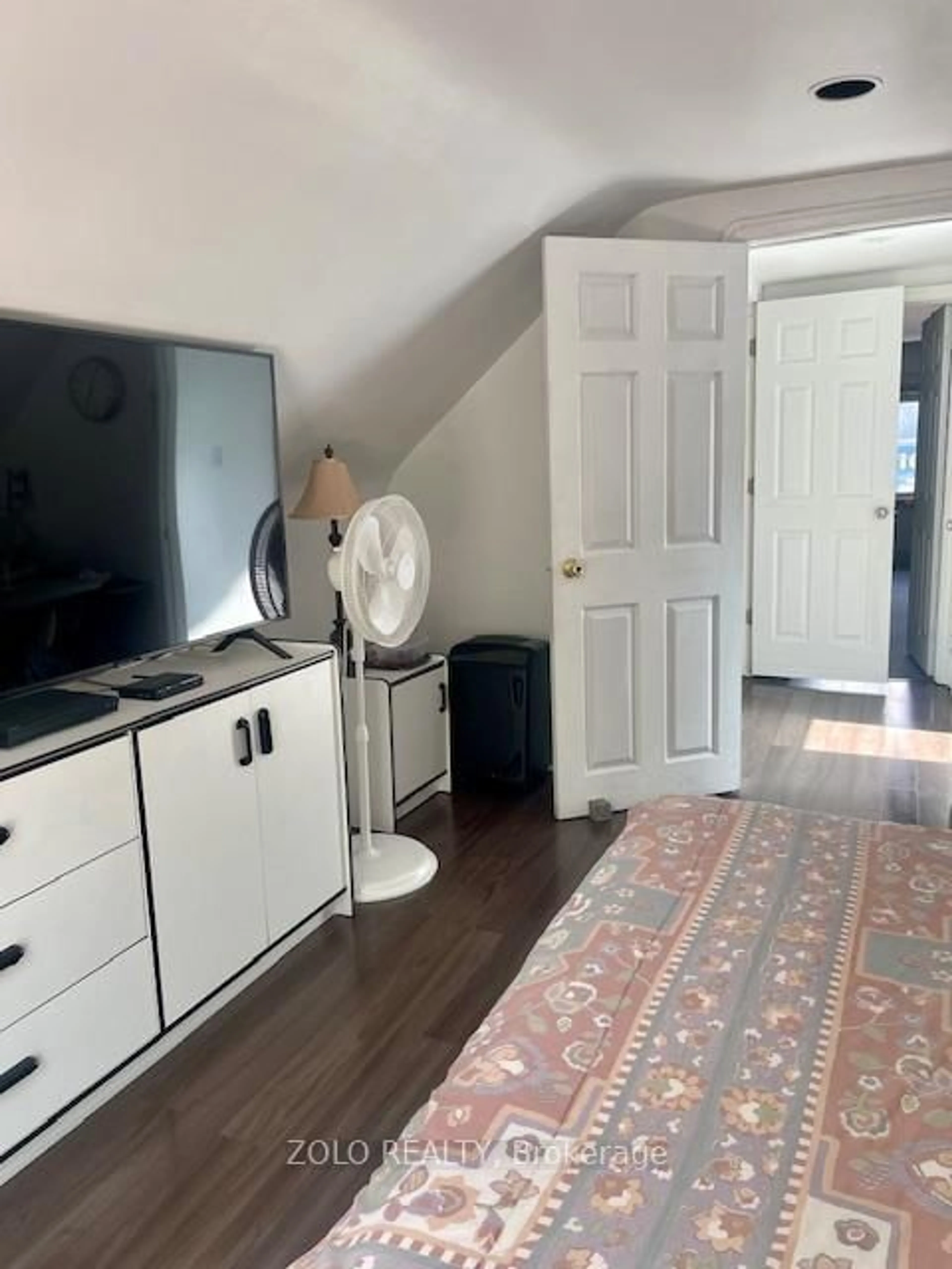 A pic of a room for 10 Ranee Ave, Toronto Ontario M6A 1M6