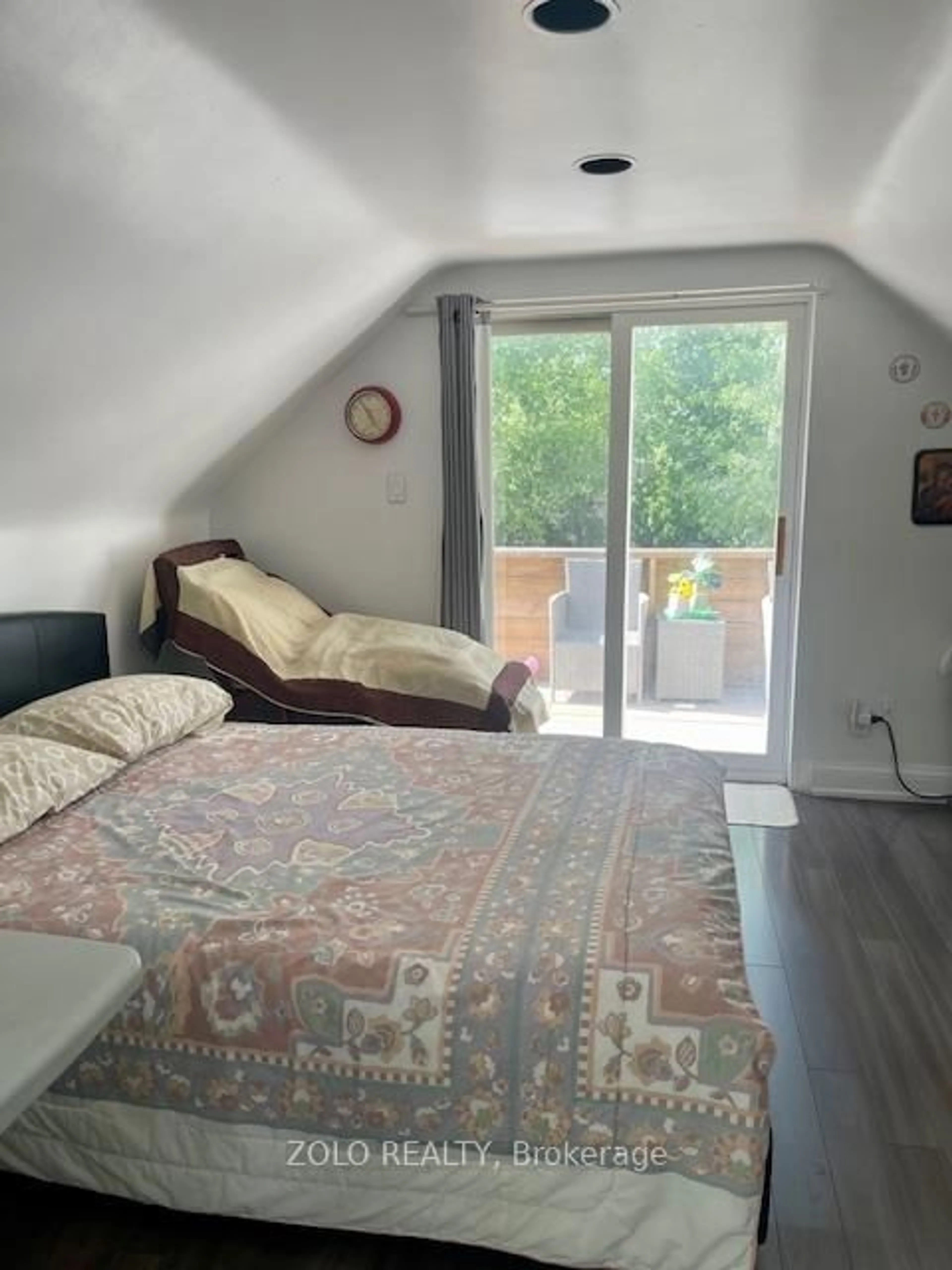 A pic of a room for 10 Ranee Ave, Toronto Ontario M6A 1M6