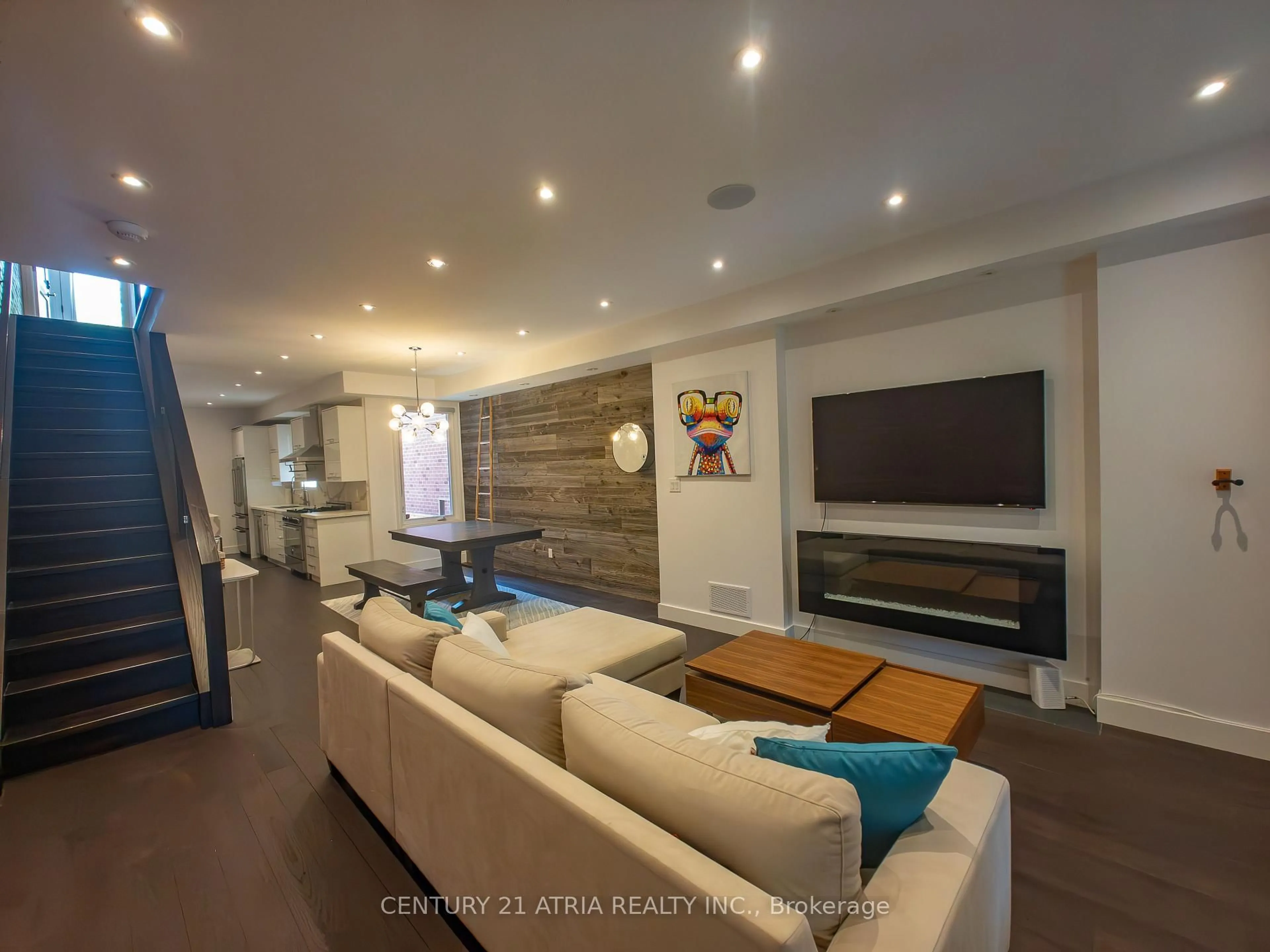 Living room with furniture, unknown for 329A Clinton St, Toronto Ontario M6G 2Y7