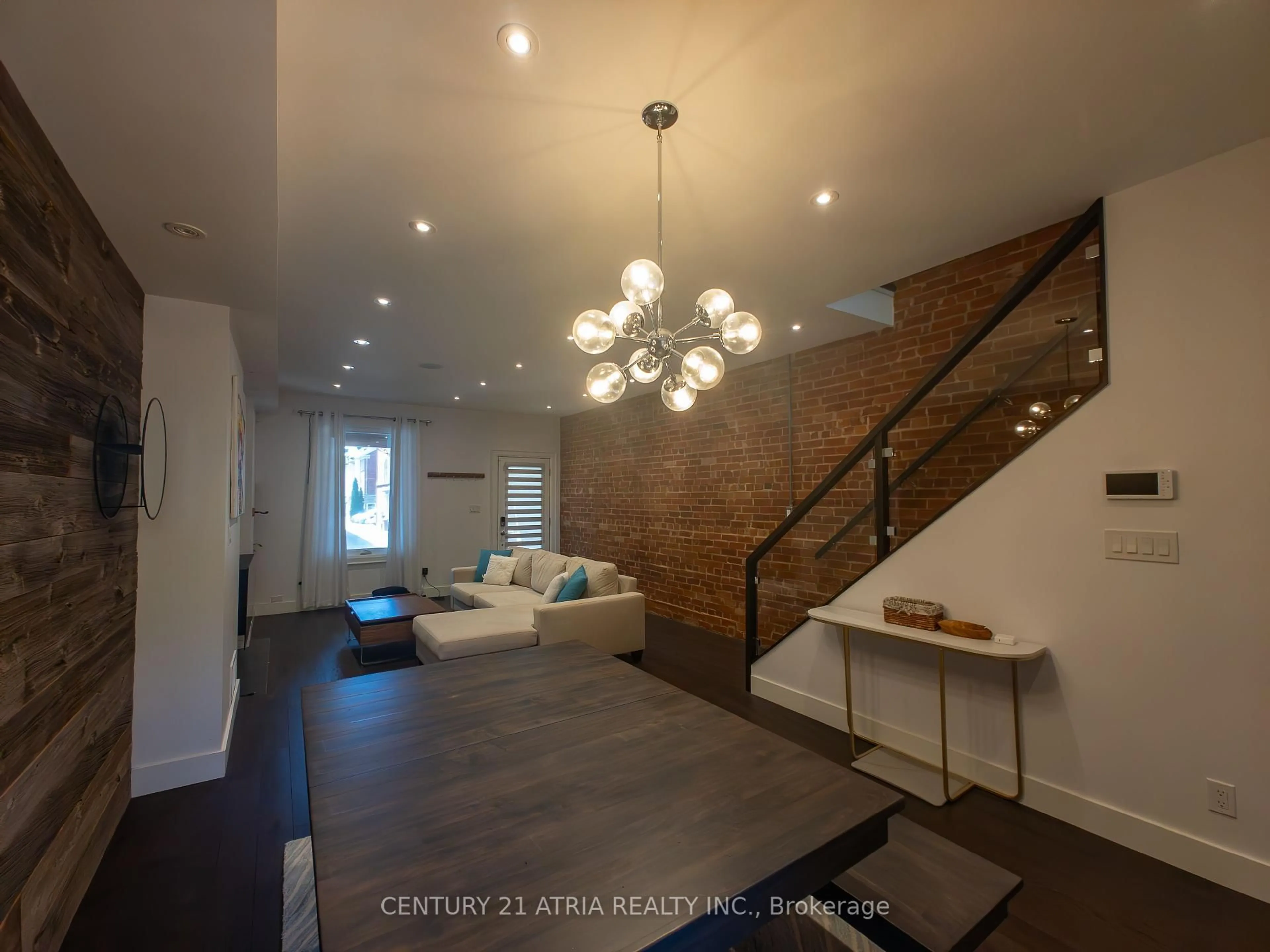 Unknown for 329A Clinton St, Toronto Ontario M6G 2Y7