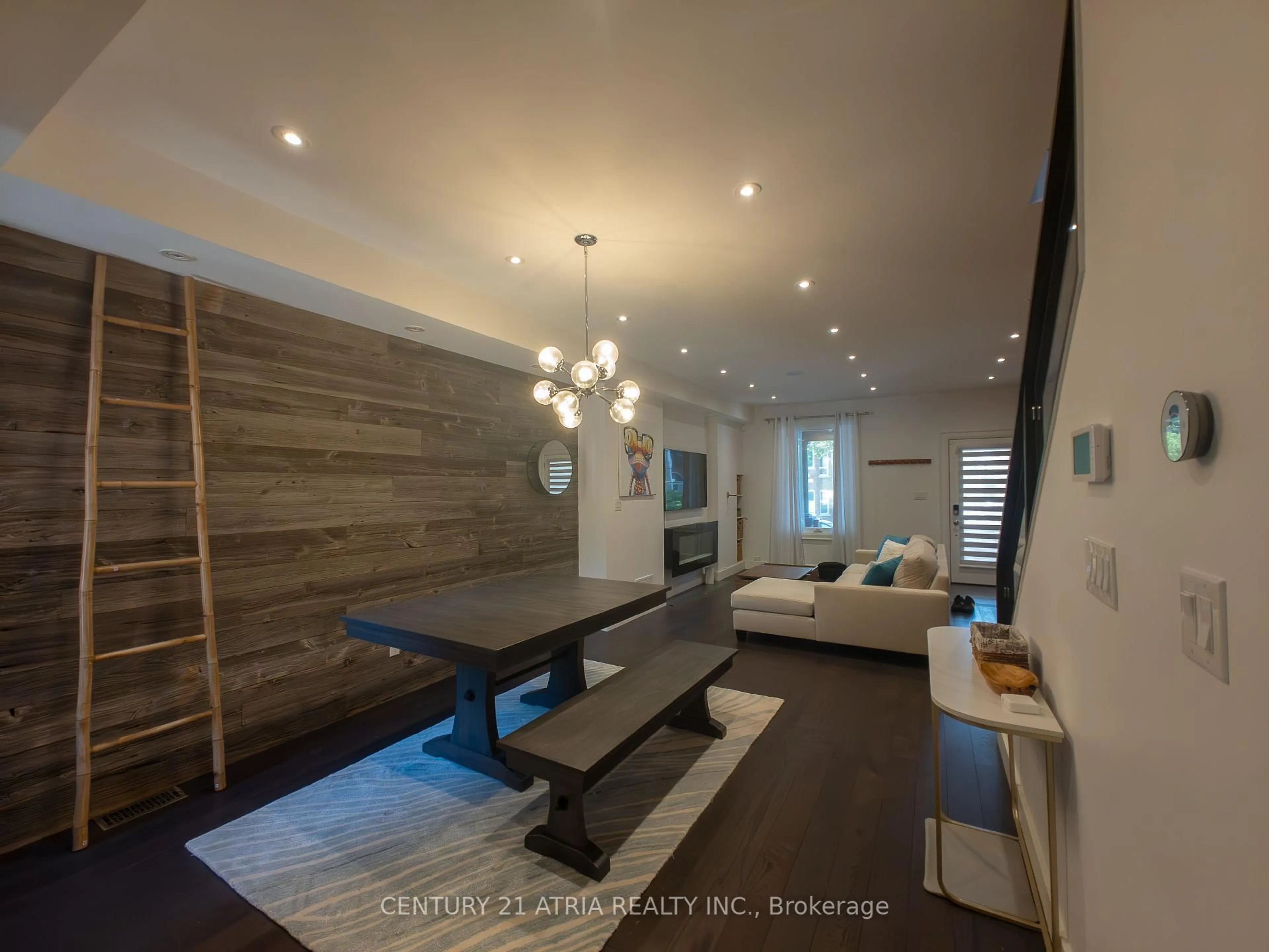 Unknown for 329A Clinton St, Toronto Ontario M6G 2Y7