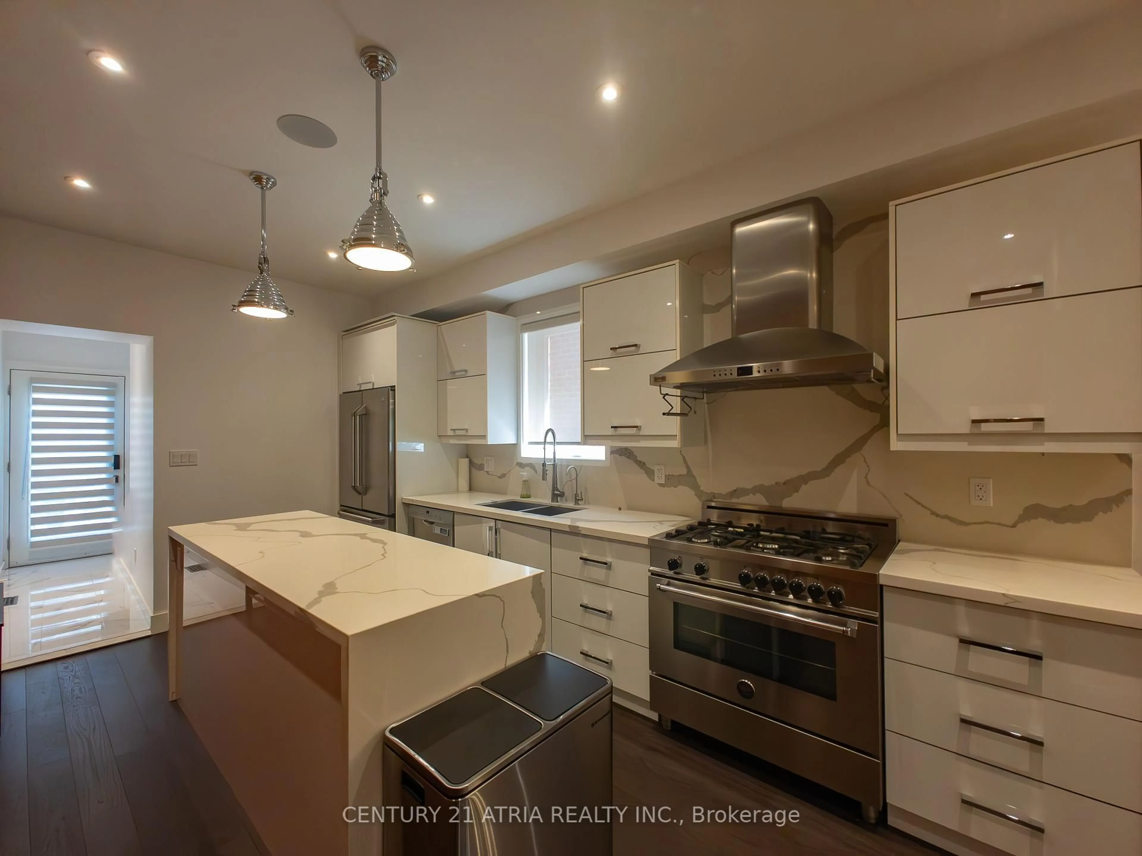 Unknown for 329A Clinton St, Toronto Ontario M6G 2Y7