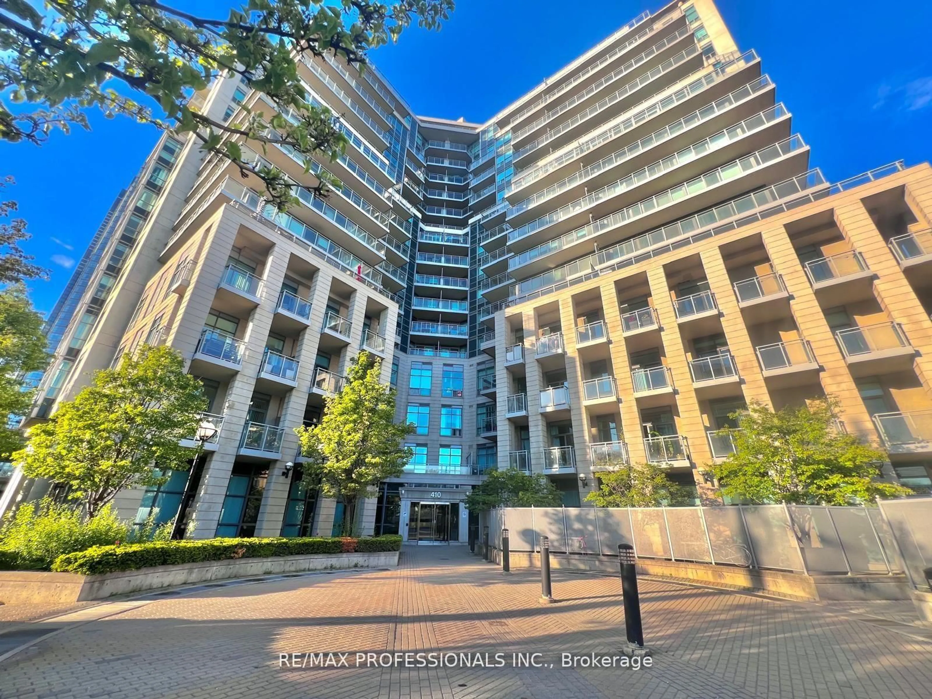 A pic from outside/outdoor area/front of a property/back of a property/a pic from drone, building for 410 Queens Quay #517, Toronto Ontario M5V 3T1