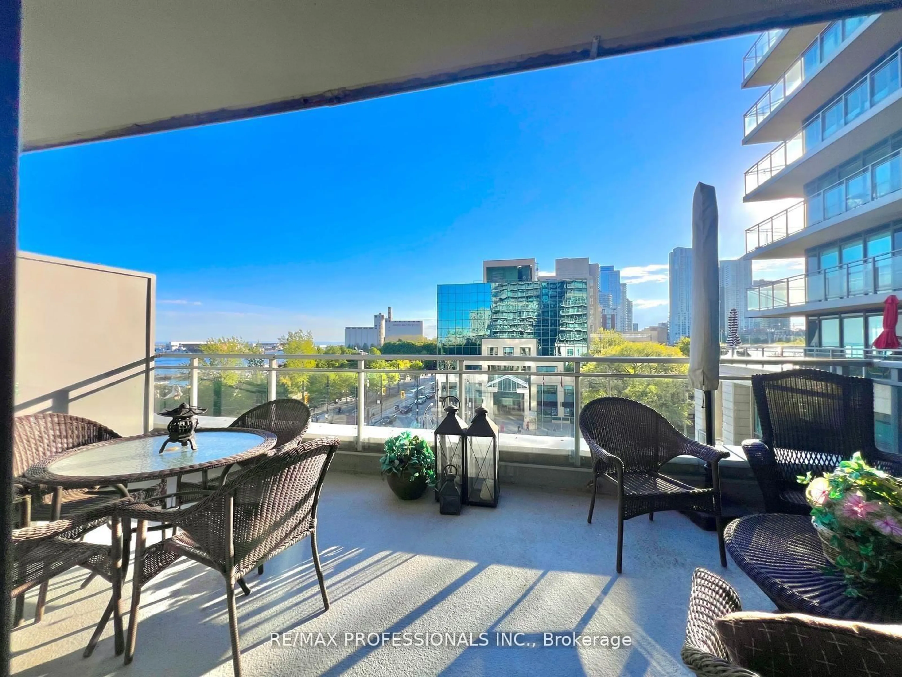 Balcony in the apartment, water/lake/river/ocean view for 410 Queens Quay #517, Toronto Ontario M5V 3T1
