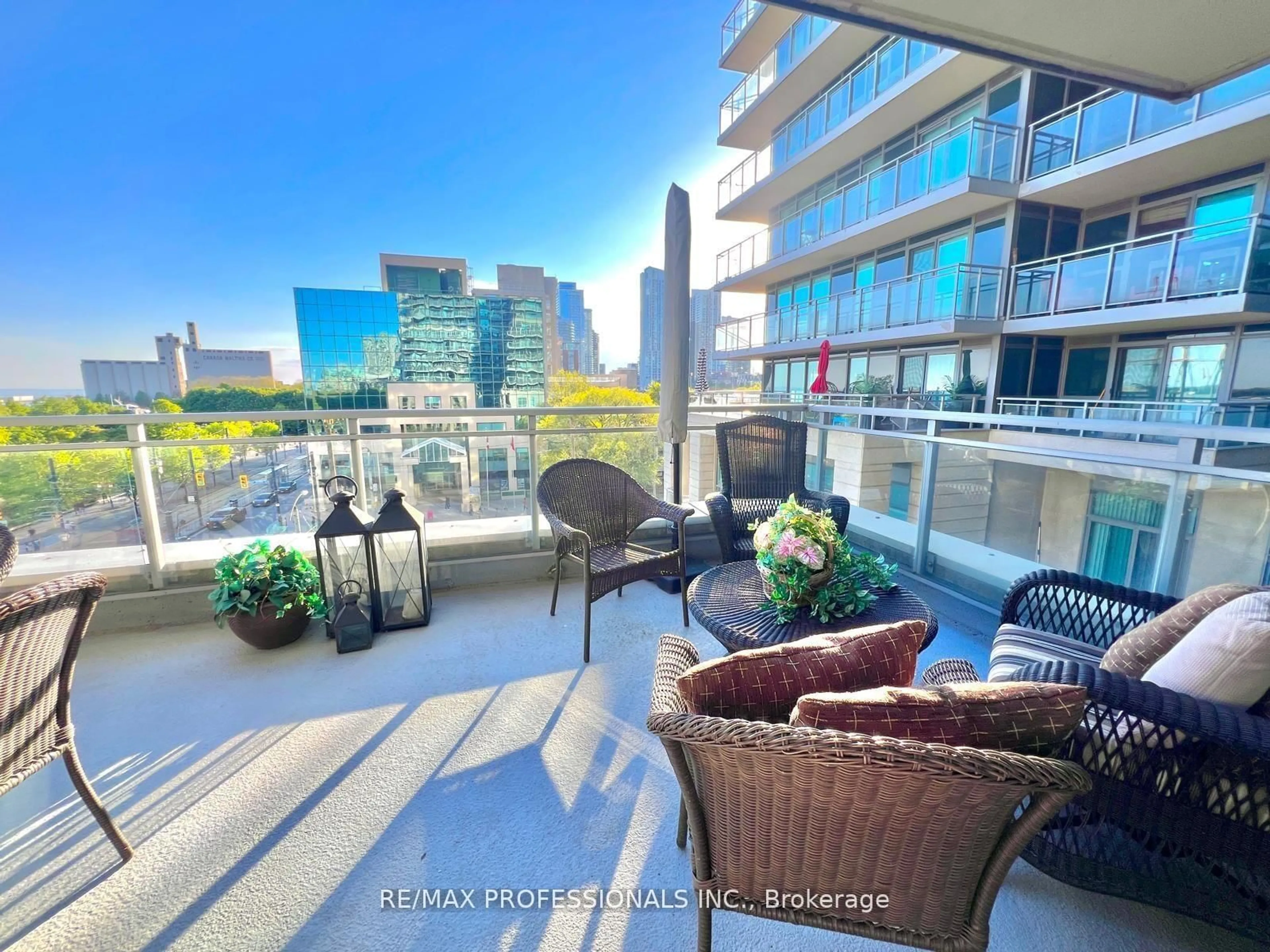 Patio, city buildings view from balcony for 410 Queens Quay #517, Toronto Ontario M5V 3T1