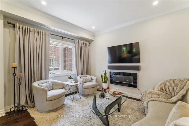 Additional image 20 of 361 Roehampton Ave