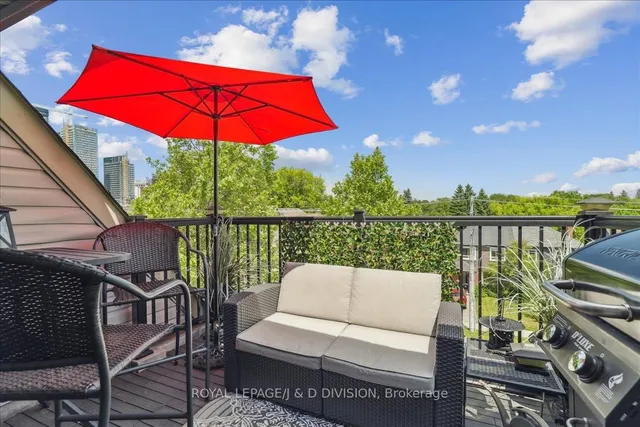 Additional image 7 of 361 Roehampton Ave