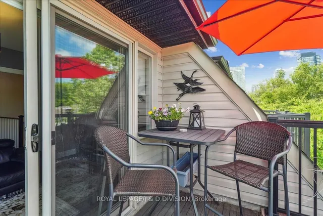 Additional image 6 of 361 Roehampton Ave