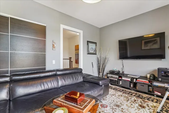 Additional image 5 of 361 Roehampton Ave