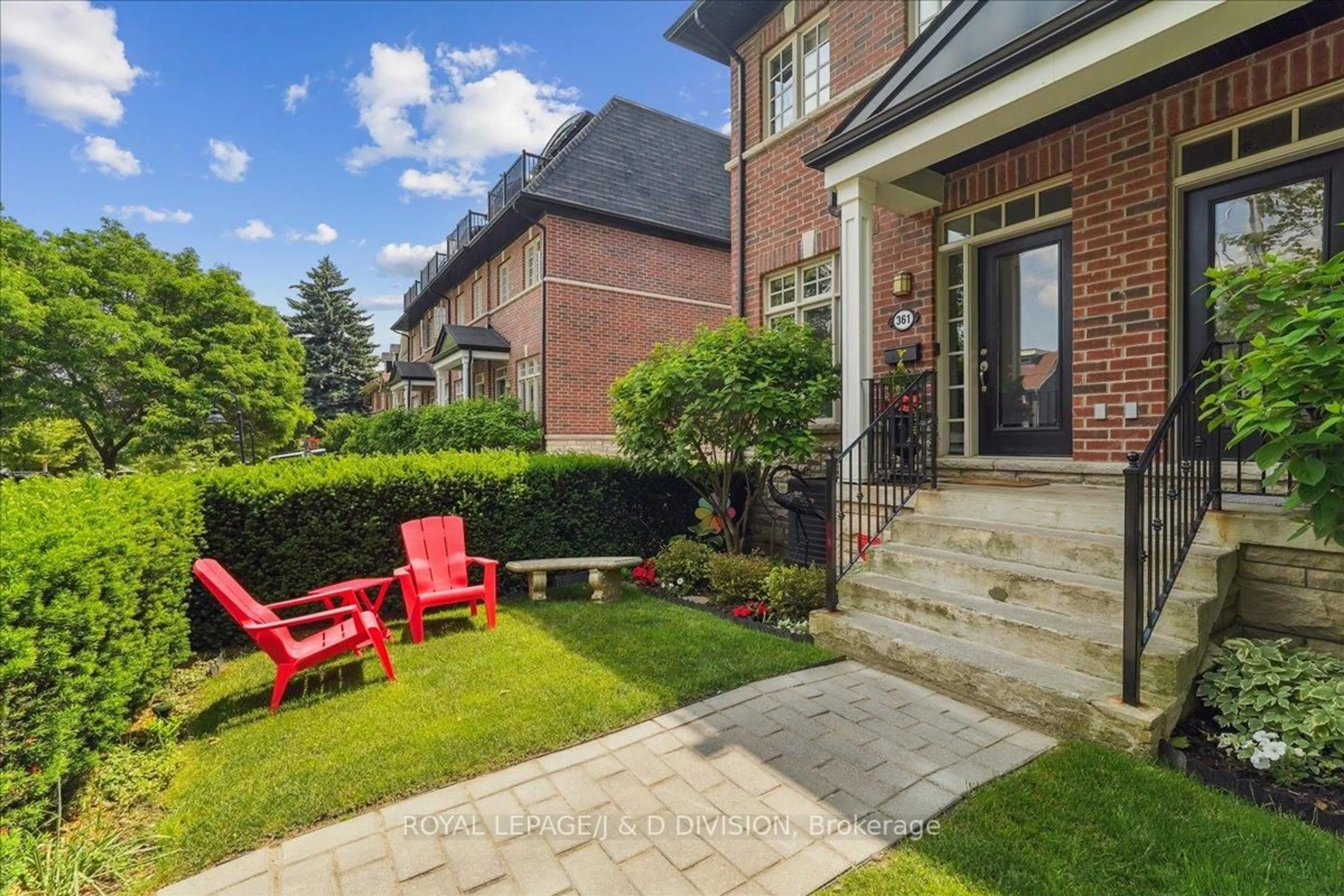 Patio, street for 361 Roehampton Ave, Toronto Ontario M4P 1S3