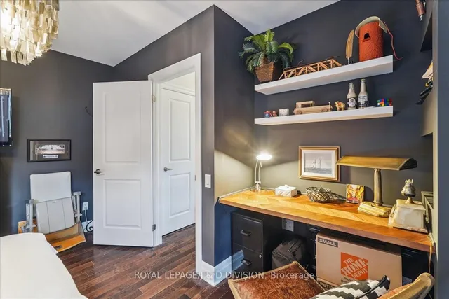 Additional image 3 of 361 Roehampton Ave