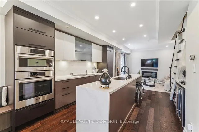 Additional image 25 of 361 Roehampton Ave
