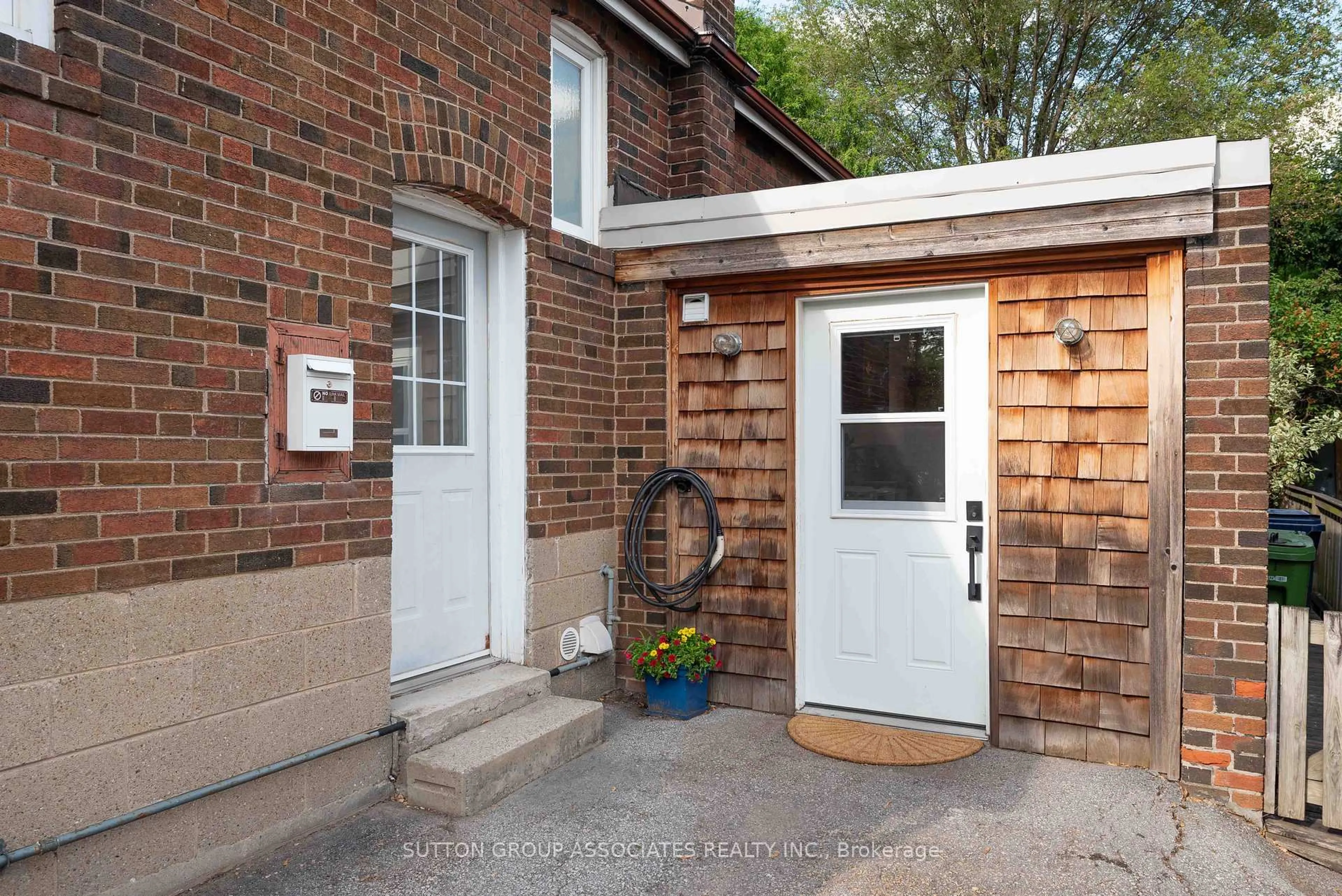 Indoor entryway for 471 Atlas Ave, Toronto Ontario M6C 3R1