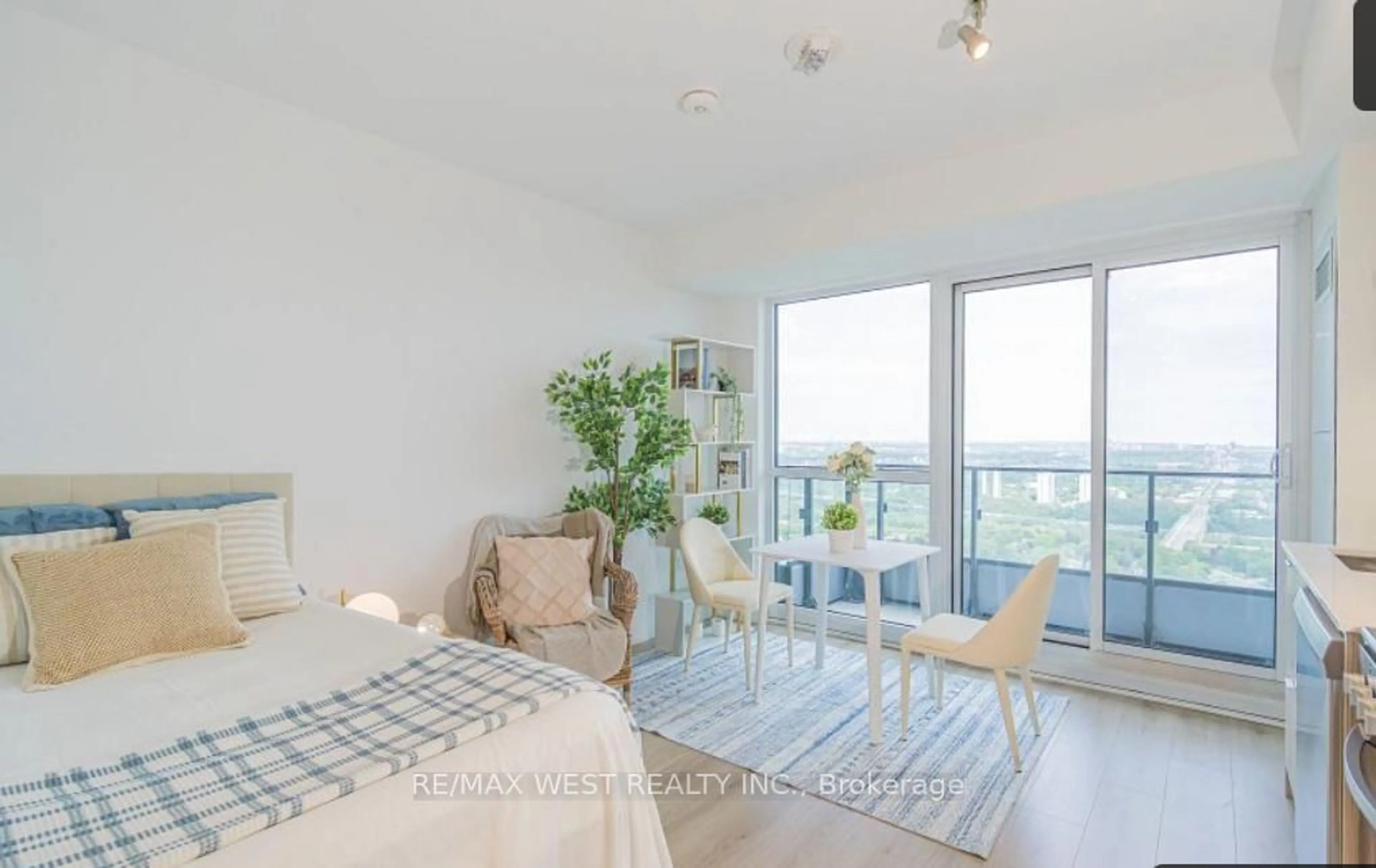 A pic of a room for 395 Bloor St #5508, Toronto Ontario M4W 1H7