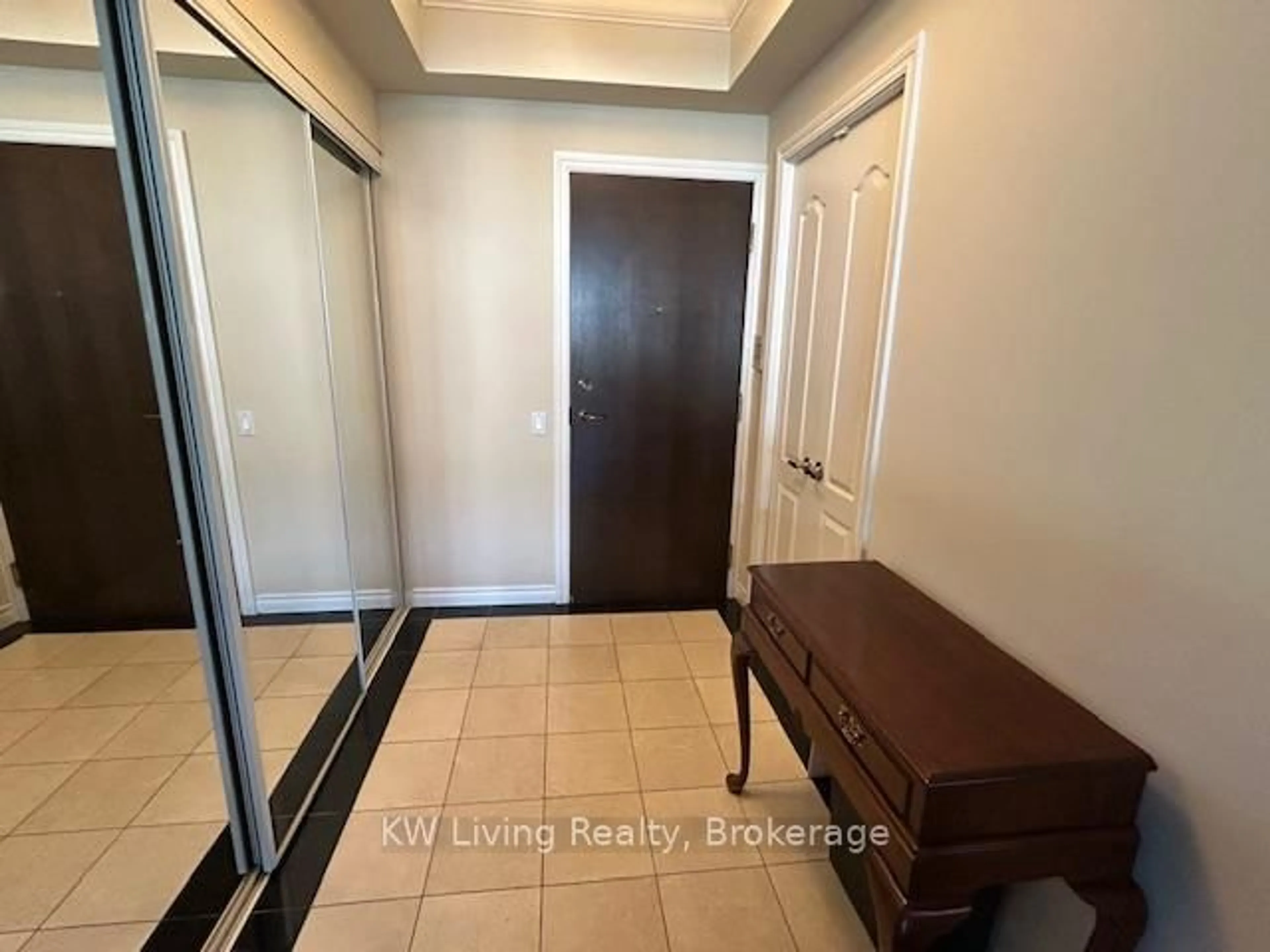 Indoor entryway for 18 William Carson Cres #815, Toronto Ontario M2P 2G6