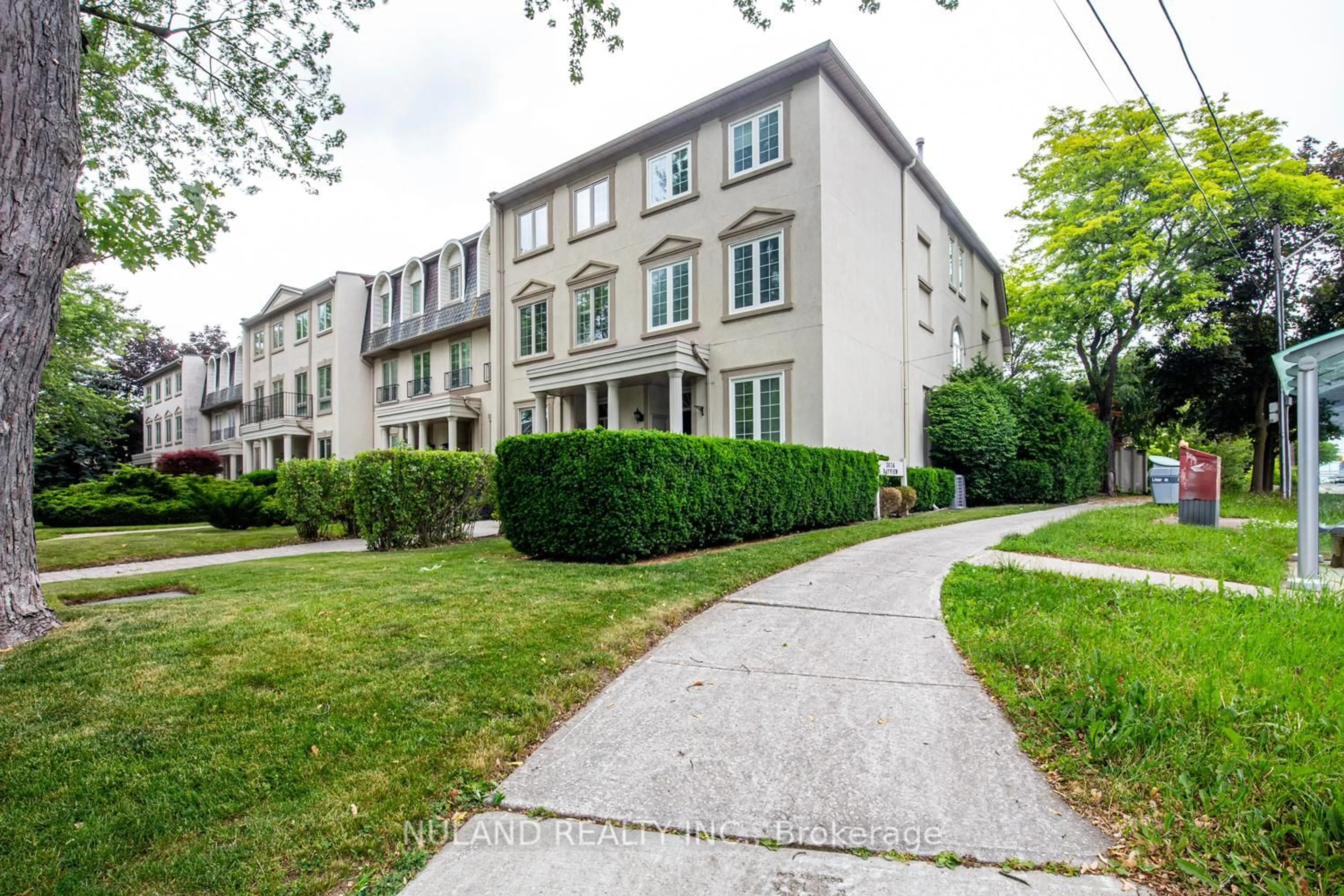 Patio, street for 3036 Bayview Ave #Unit A, Toronto Ontario M2N 5L2