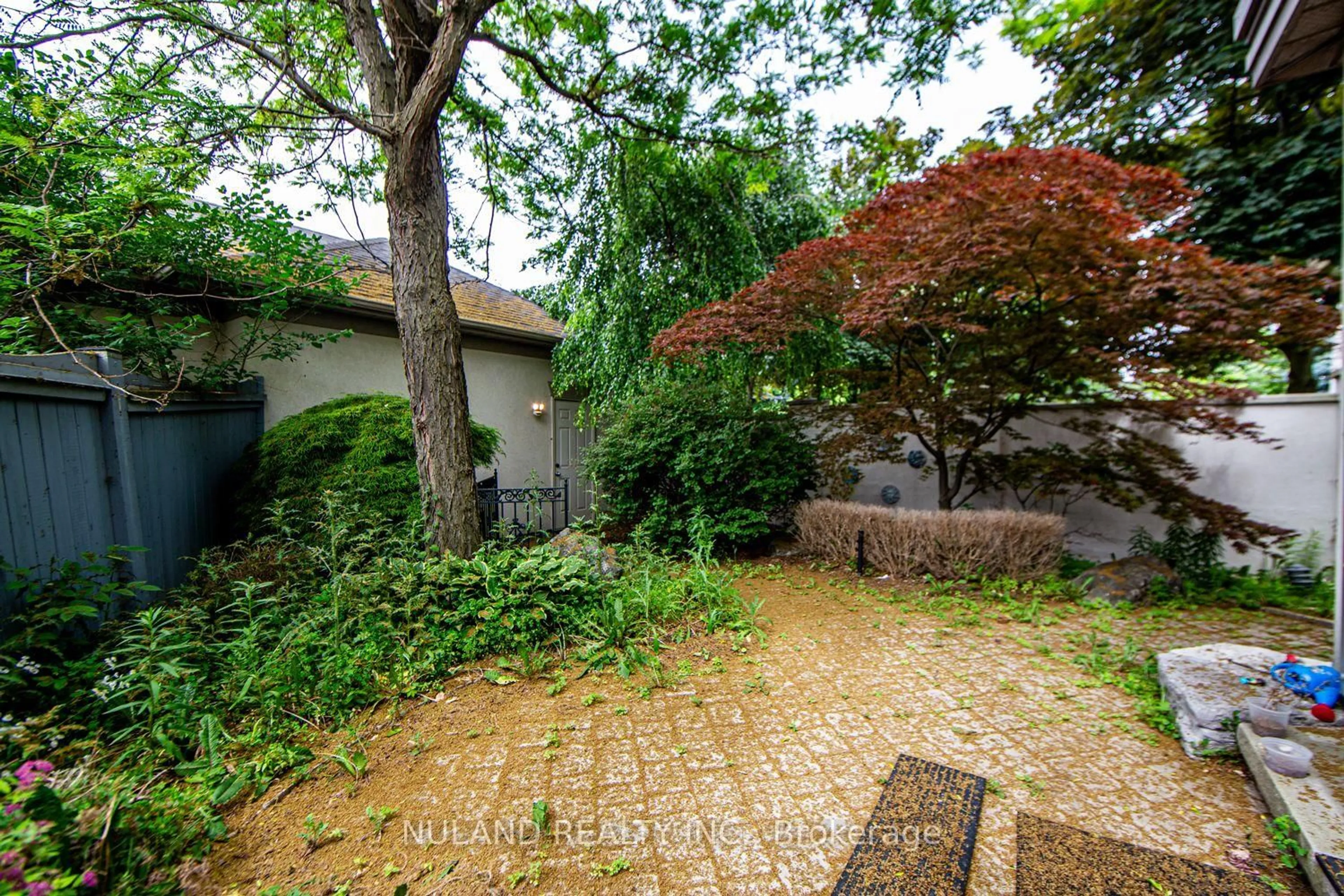 Patio, street for 3036 Bayview Ave #Unit A, Toronto Ontario M2N 5L2