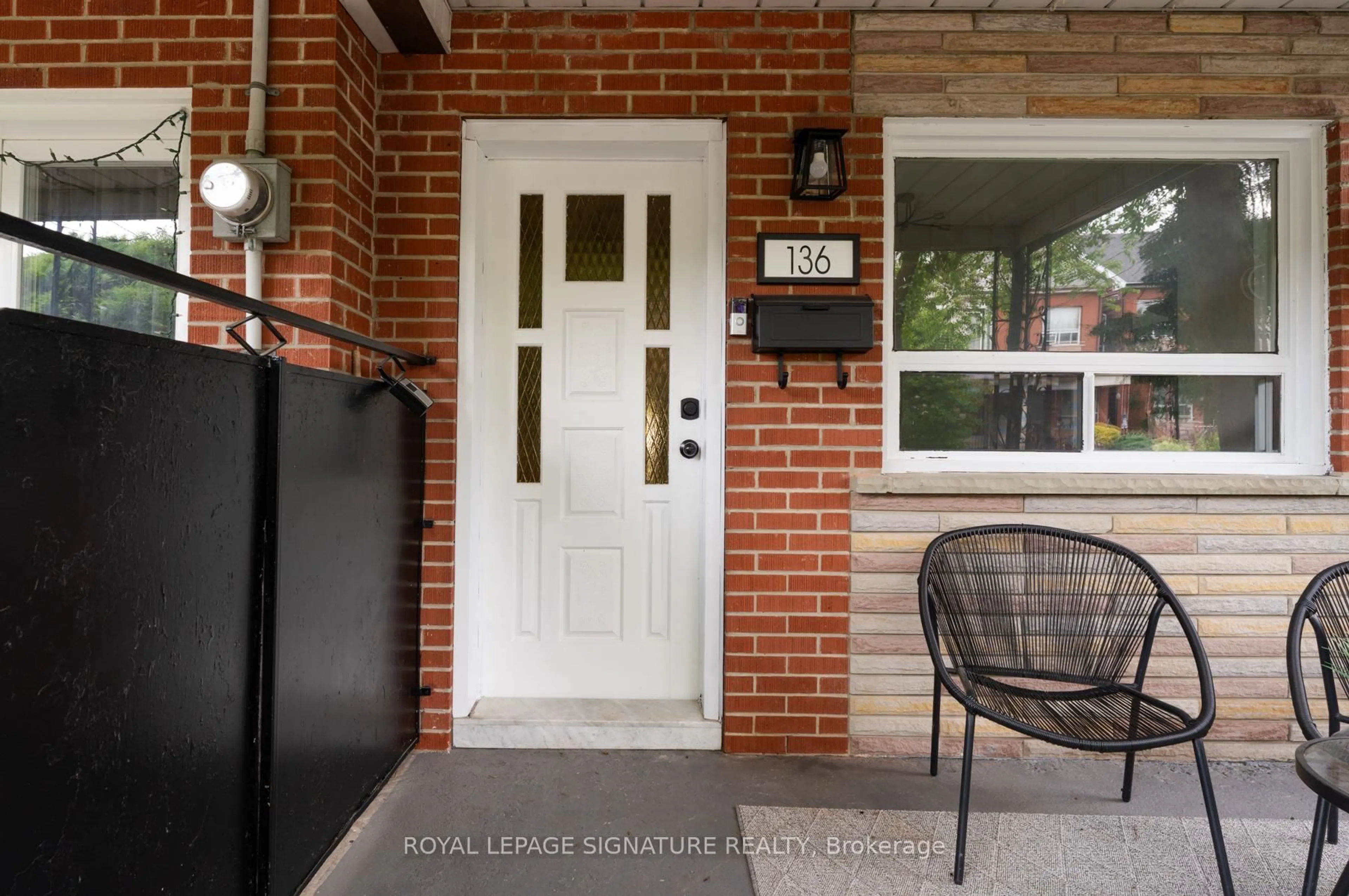 Indoor entryway for 136 Montrose Ave, Toronto Ontario M6J 2T7