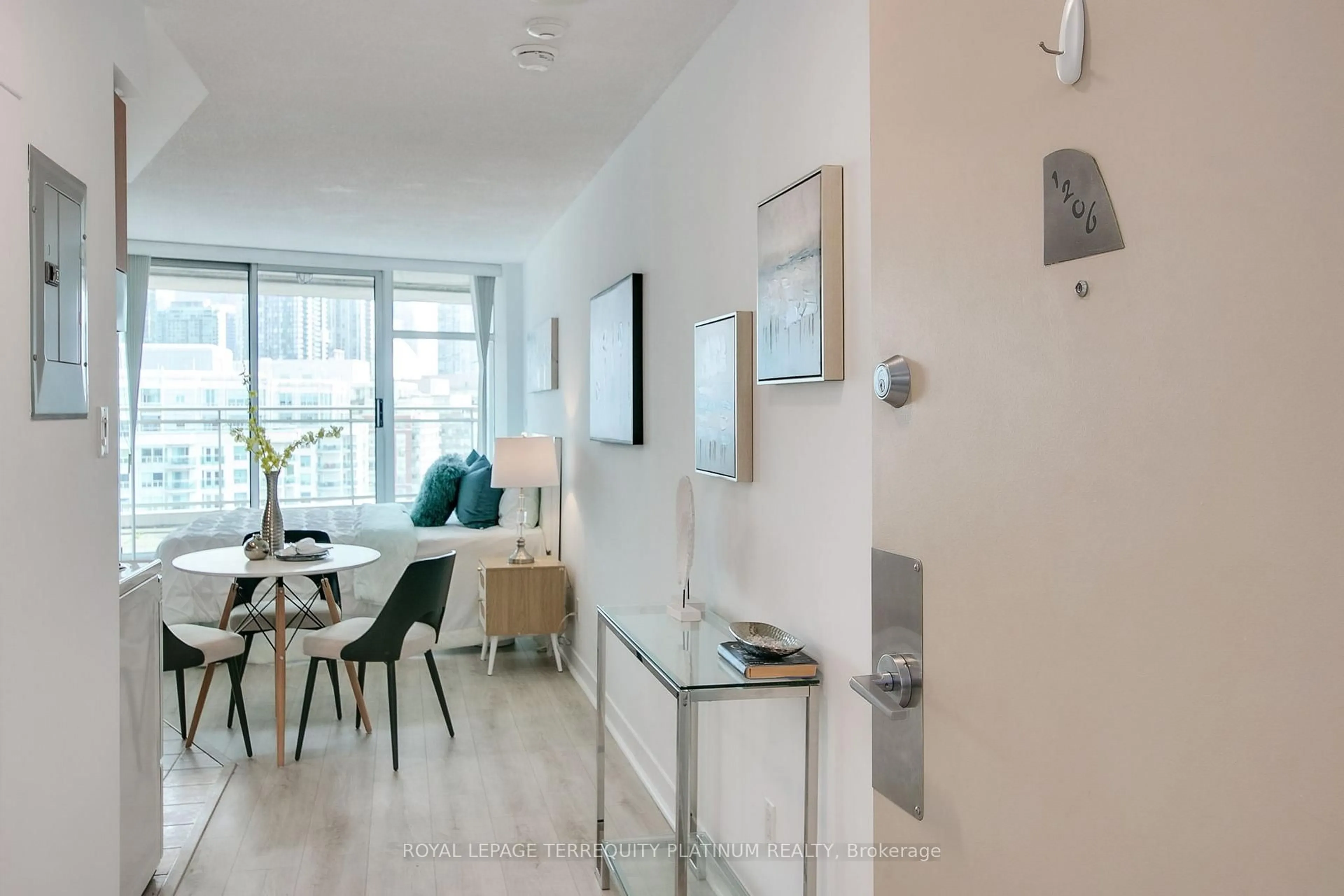 A pic of a room for 650 Queens Quay #1206, Toronto Ontario M5V 3N2