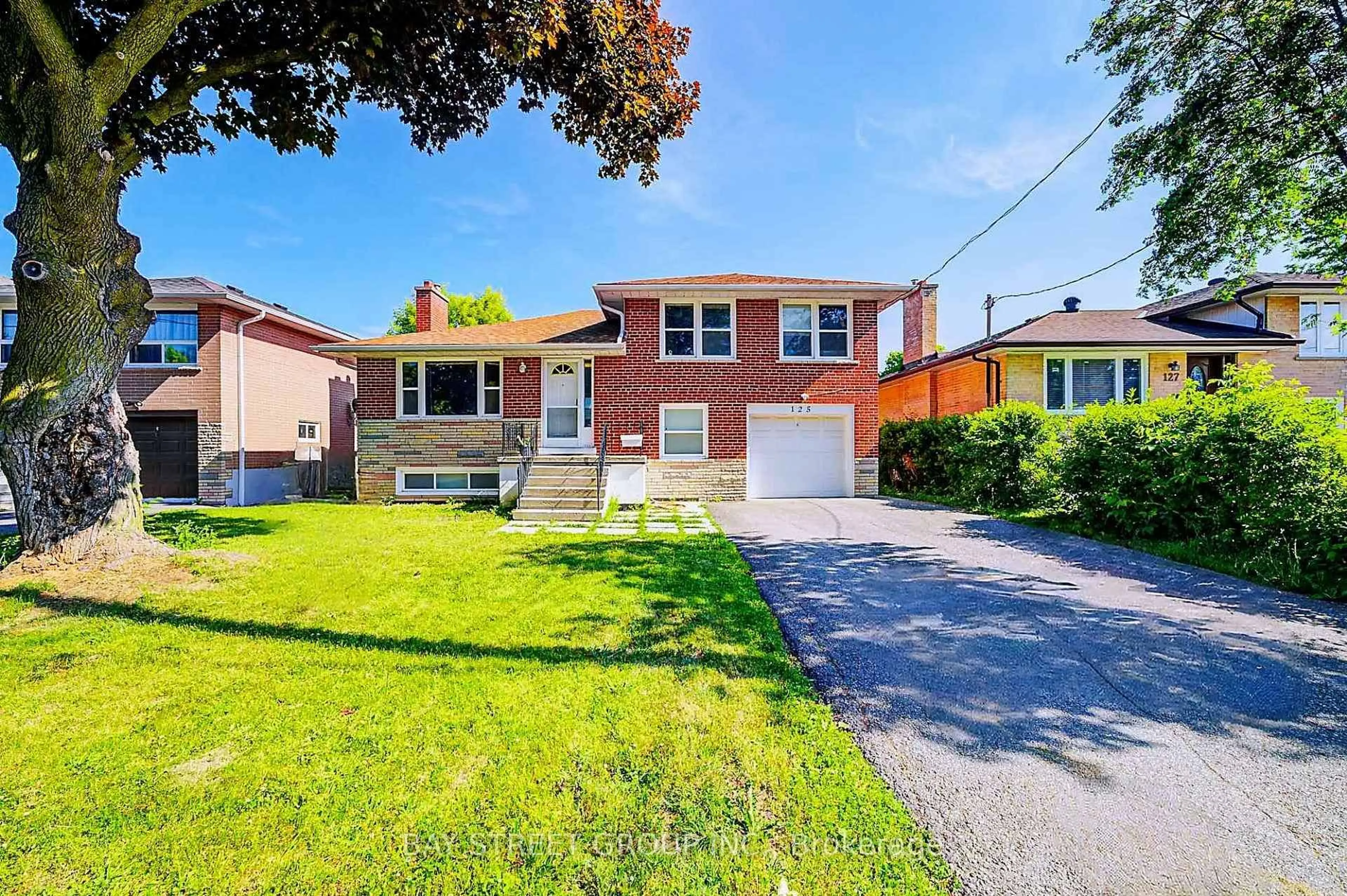 Home with brick exterior material, street for 125 Connaught Ave, Toronto Ontario M2M 1H1